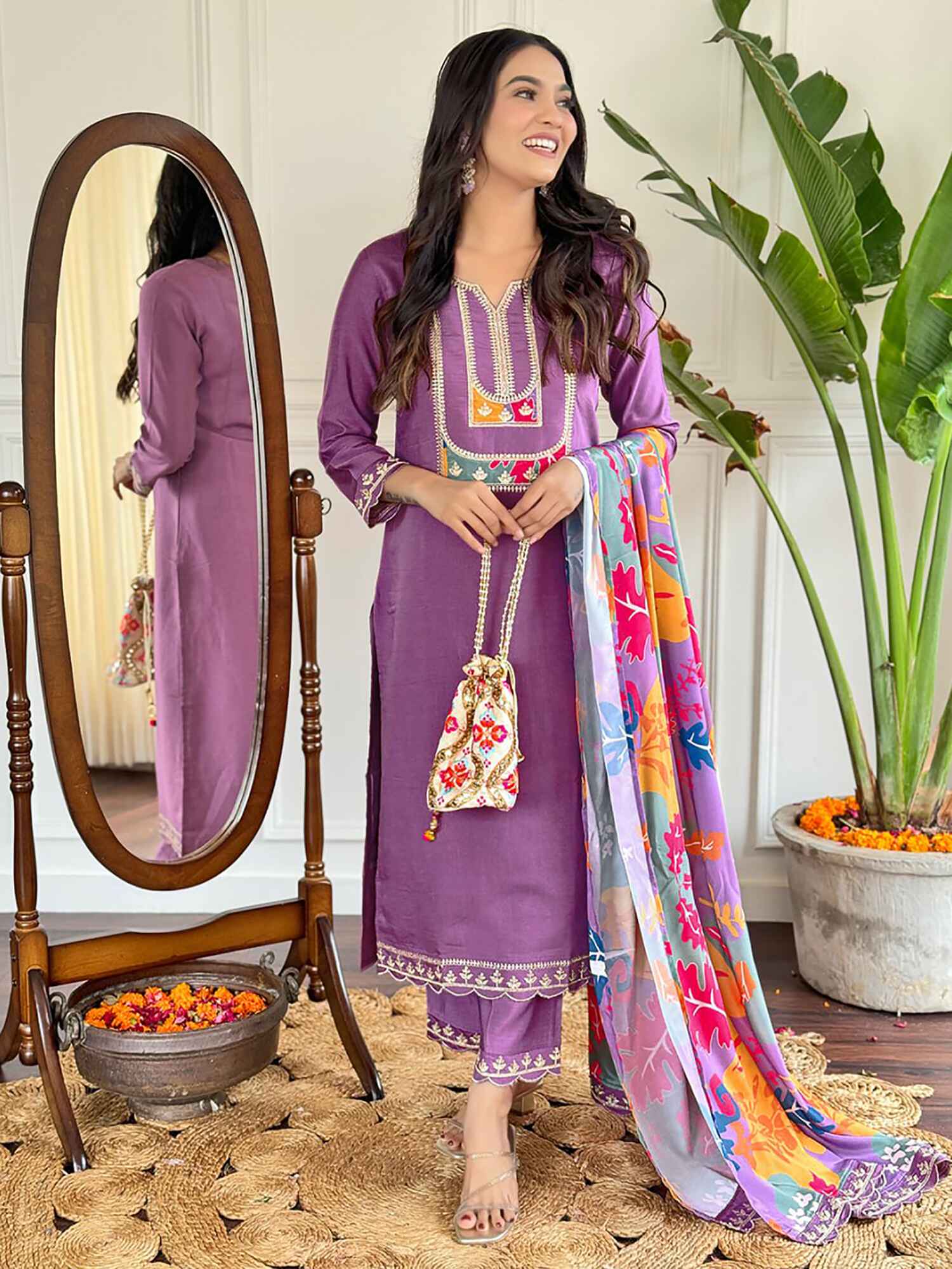 Tailored fit viscose pants with subtle embroidery and sequin borders for formal events