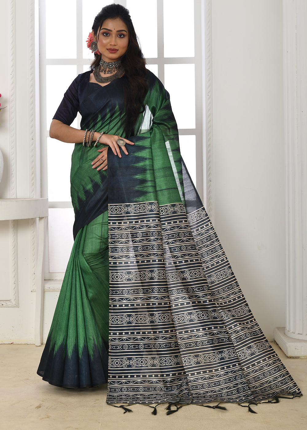 Shamrock Green Tussar Silk Temple Print Saree - qivii