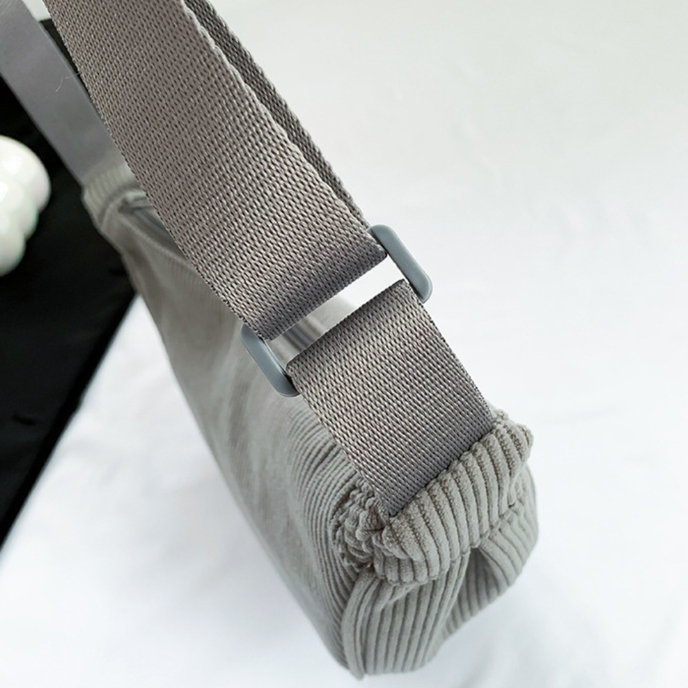 Fanna | Crossbody Belt Bag - By Qivii