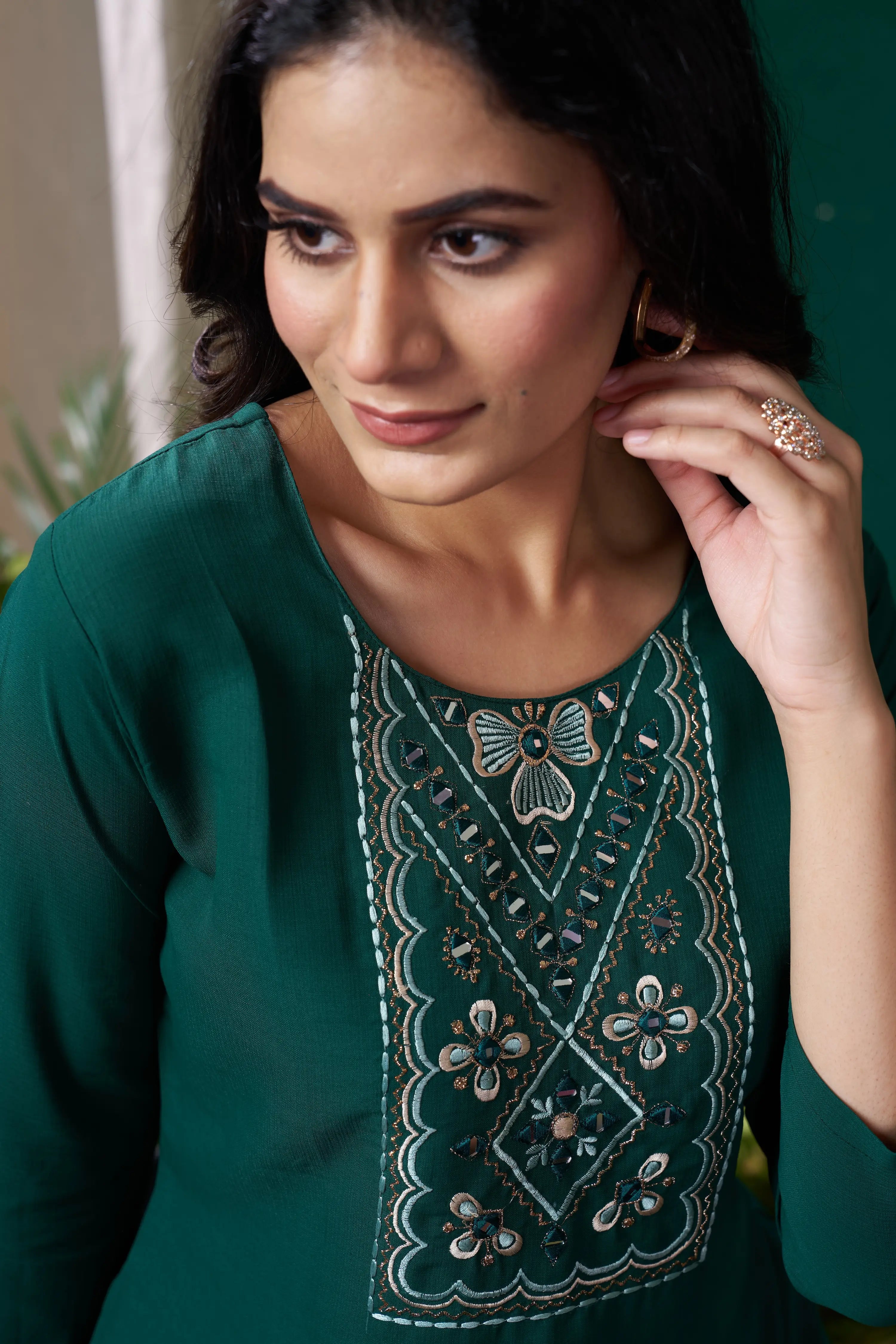 Green Handwork Kurta Set With Pocket - qivii