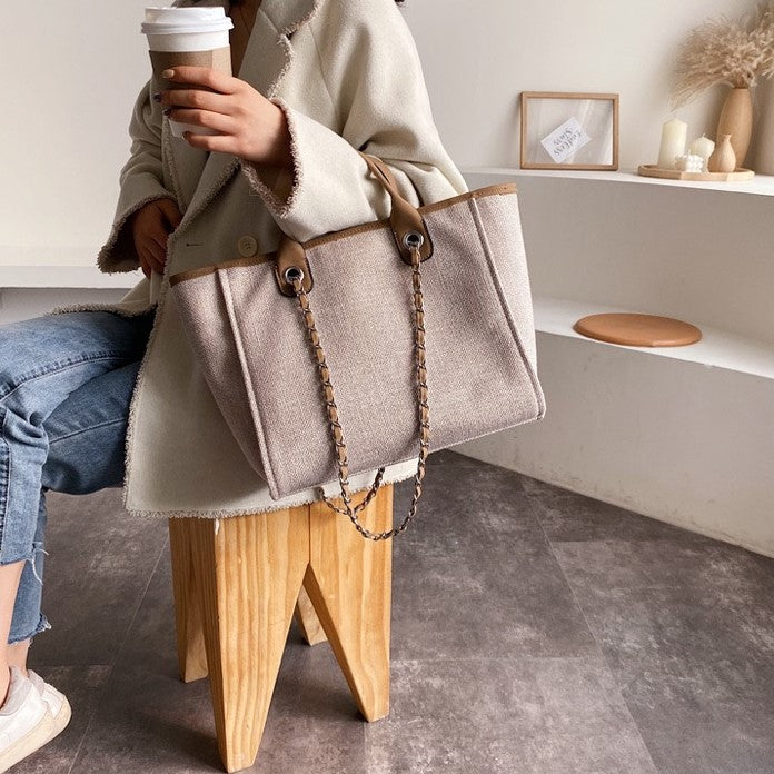 Fulla | Tote Bag - By Qivii
