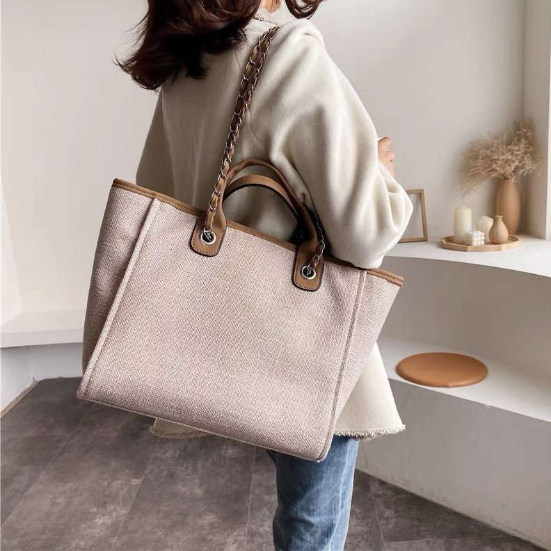 Fulla | Tote Bag - By Qivii