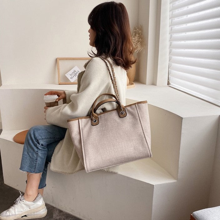 Fulla | Tote Bag - By Qivii