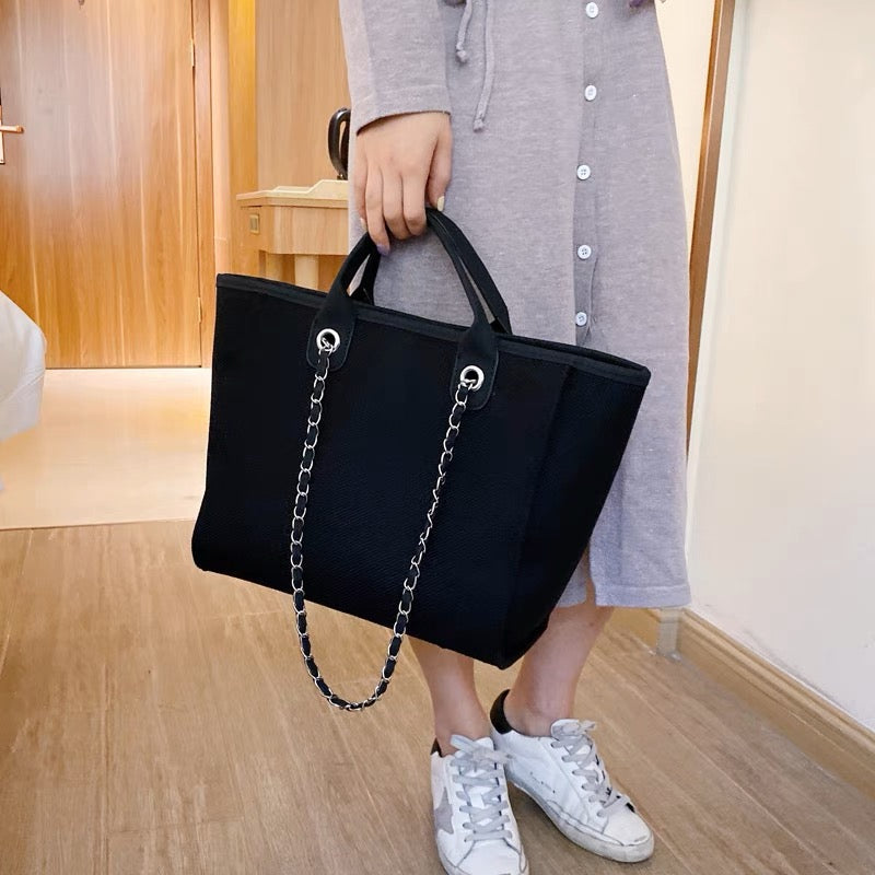 Fulla | Tote Bag - By Qivii
