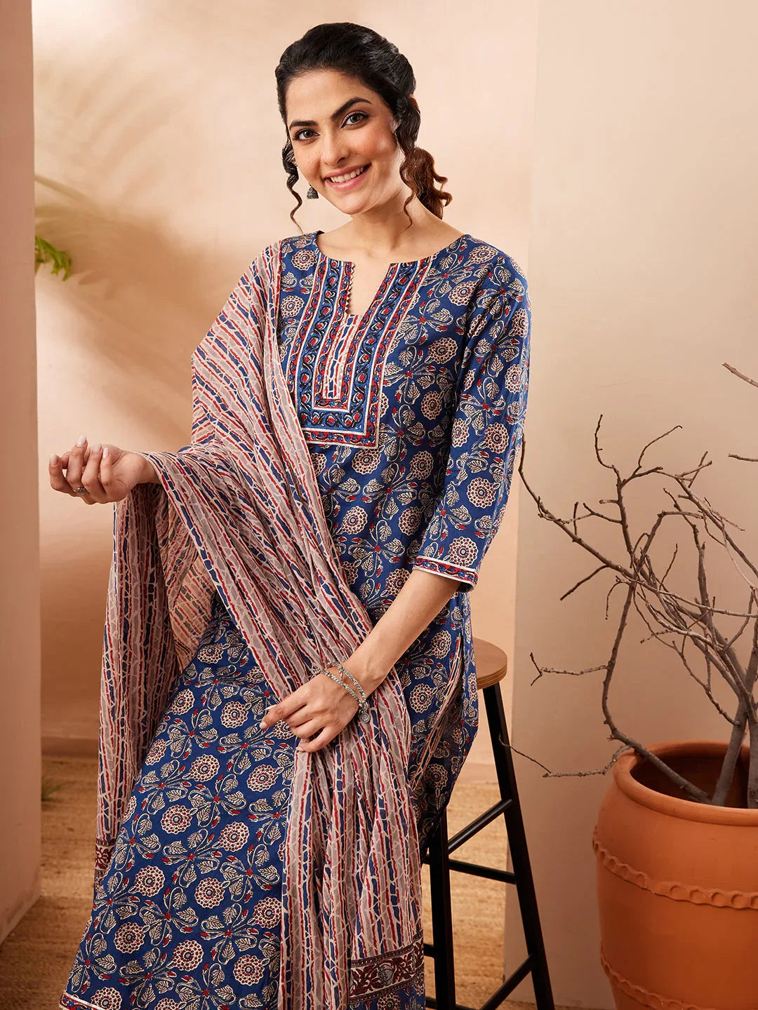 Janasya Women's Blue Pure Cotton Floral Printed Straight Kurta Set