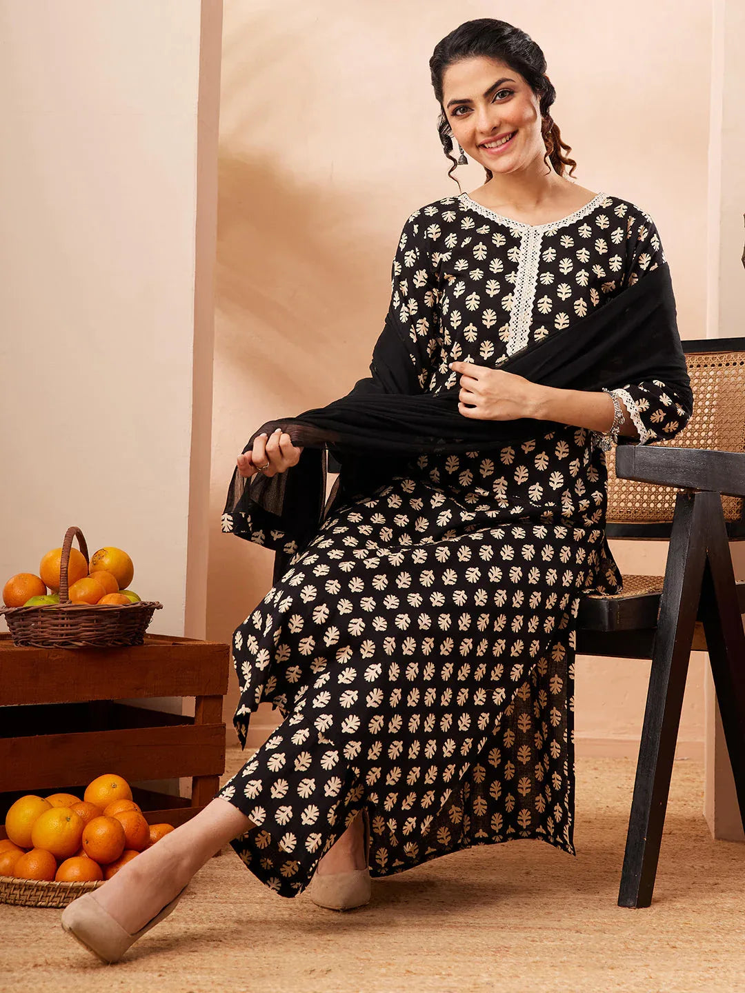 Janasya Women's Black Pure Cotton Floral Printed Straight Kurta Set