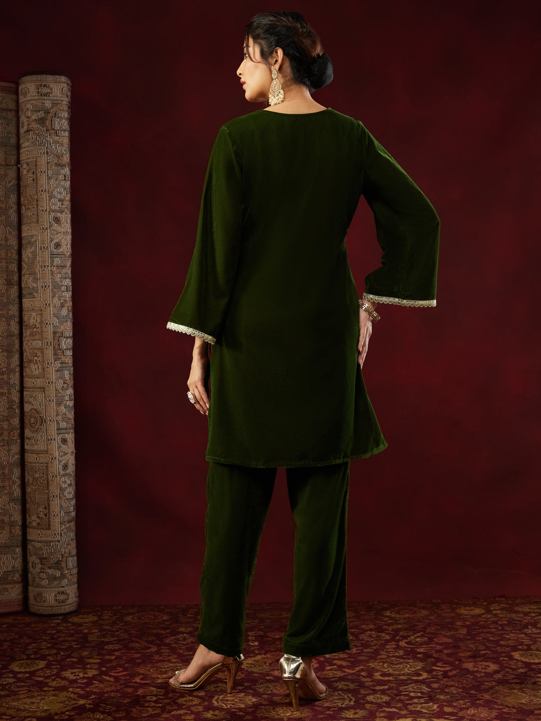 Janasya Women's Olive Green Velvet Zari Embroidered Straight Co-ord Set