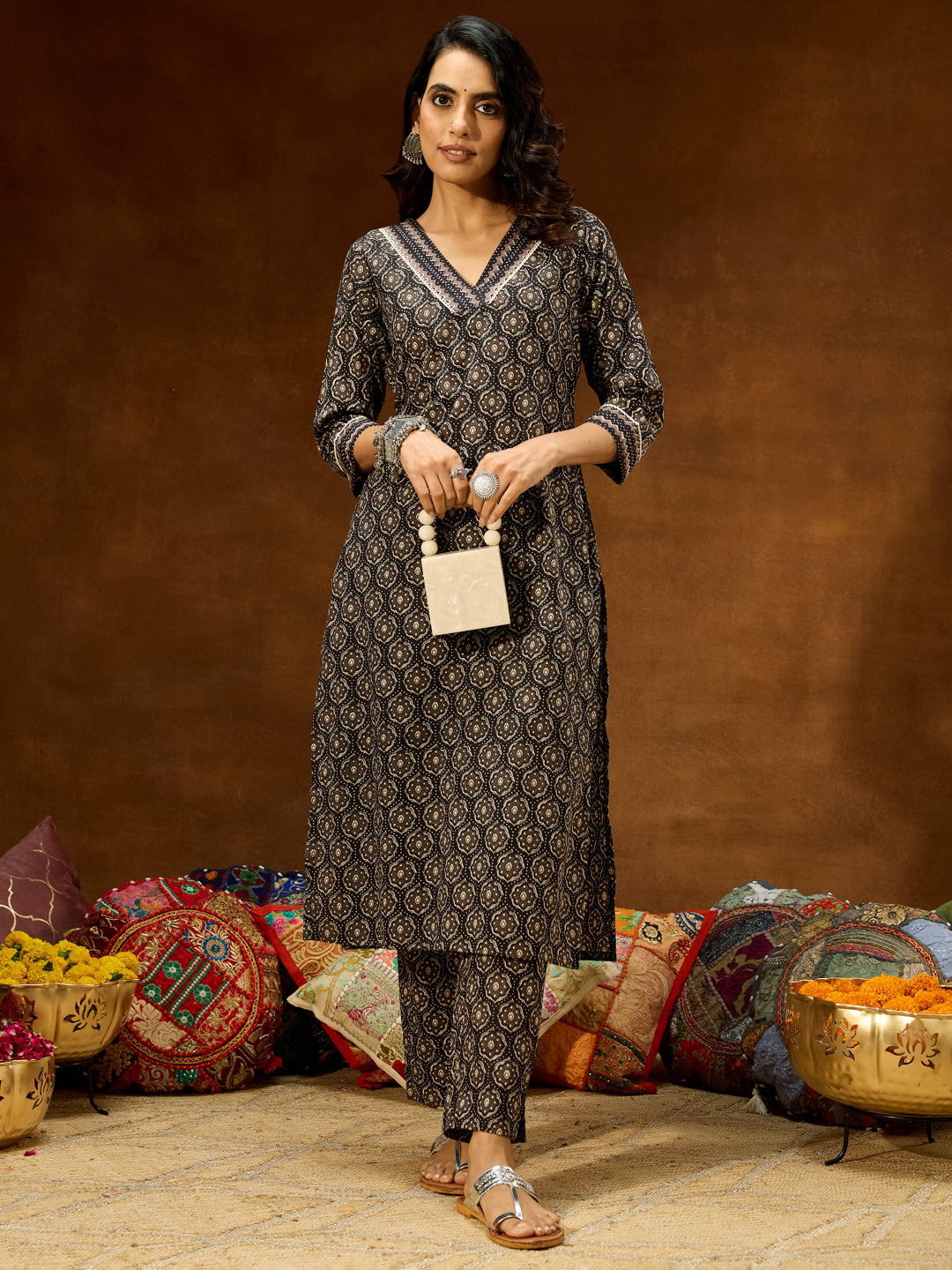 Janasya Women's Black Pure Cotton Ethnic Motifs Printed Straight Kurta Pant Set - qivii