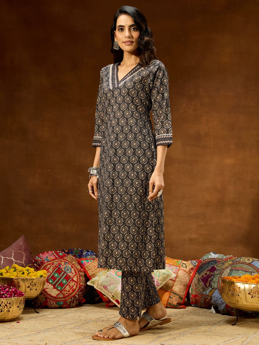 Janasya Women's Black Pure Cotton Ethnic Motifs Printed Straight Kurta Pant Set - qivii