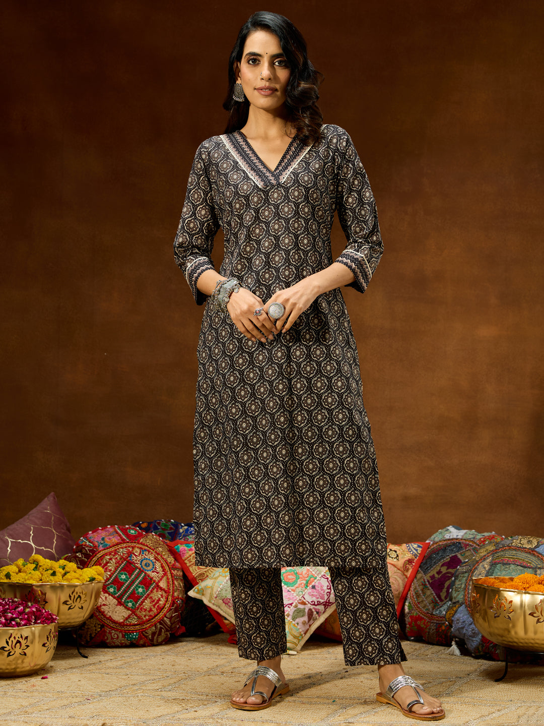 Janasya Women's Black Pure Cotton Ethnic Motifs Printed Straight Kurta Pant Set - qivii