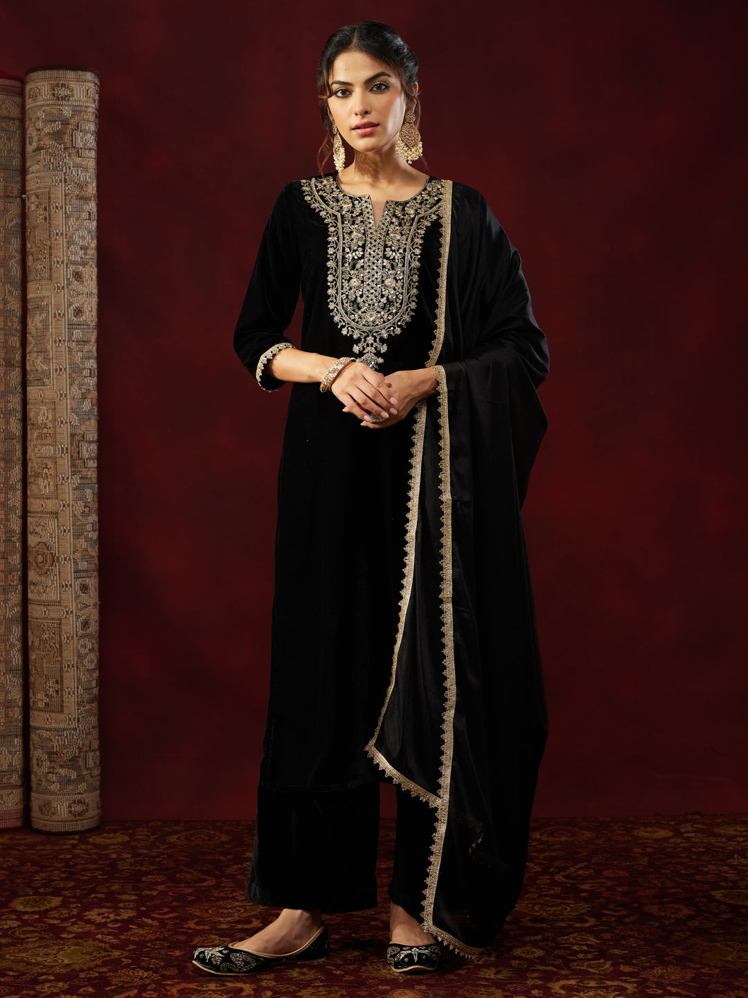 Janasya Women's Black Velvet Zari Yoke Embroidered Straight Kurta Set
