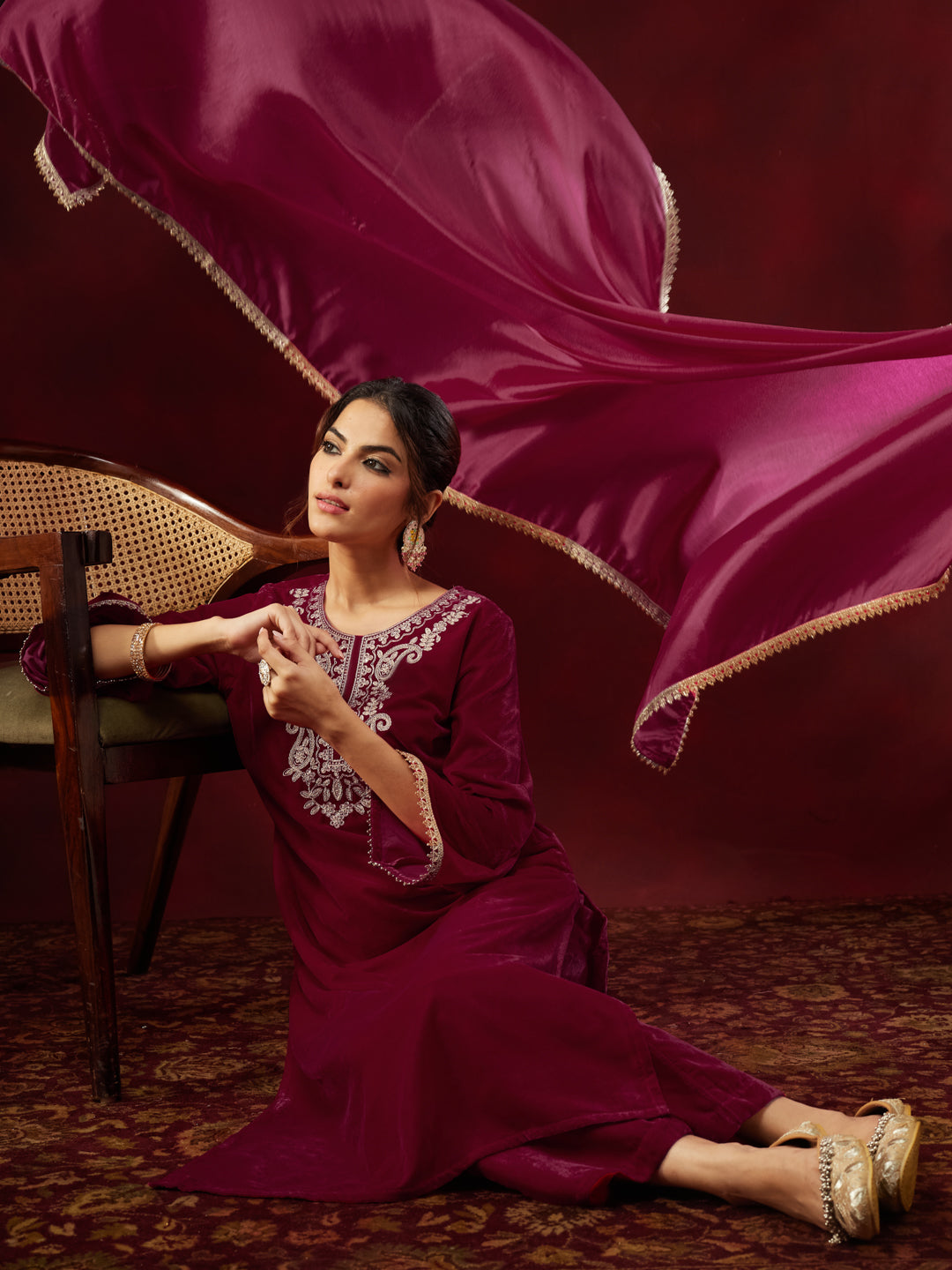 Janasya Women's Pink Velvet Zari Yoke Embroidered Straight Kurta Set