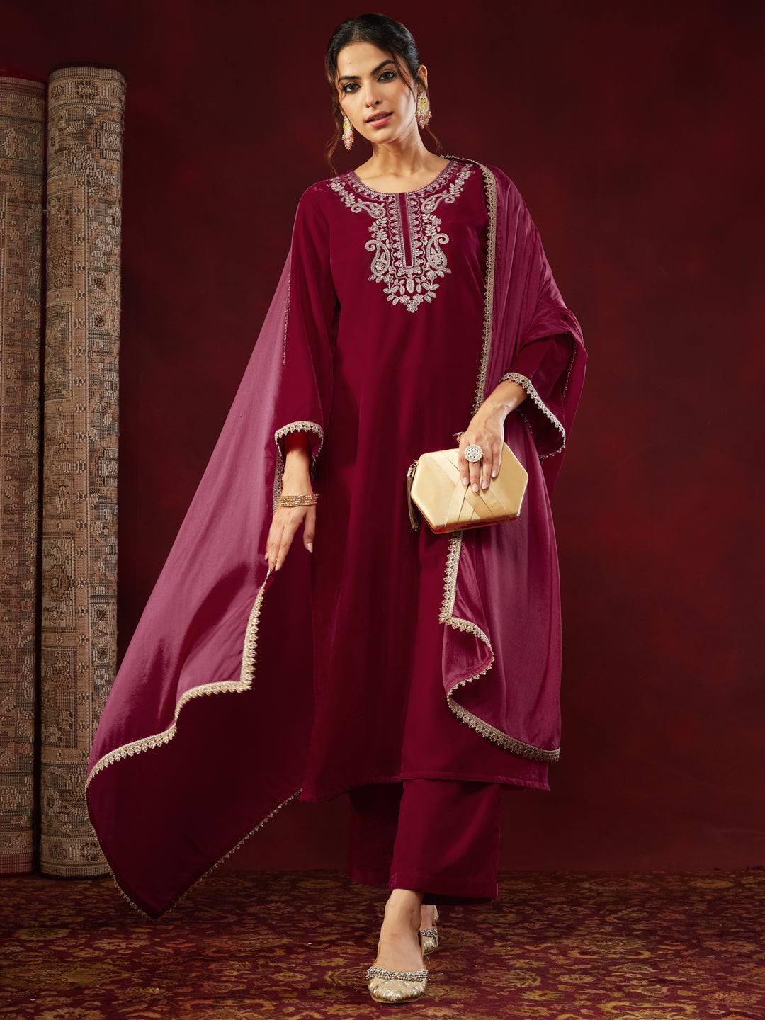 Janasya Women's Pink Velvet Zari Yoke Embroidered Straight Kurta Set