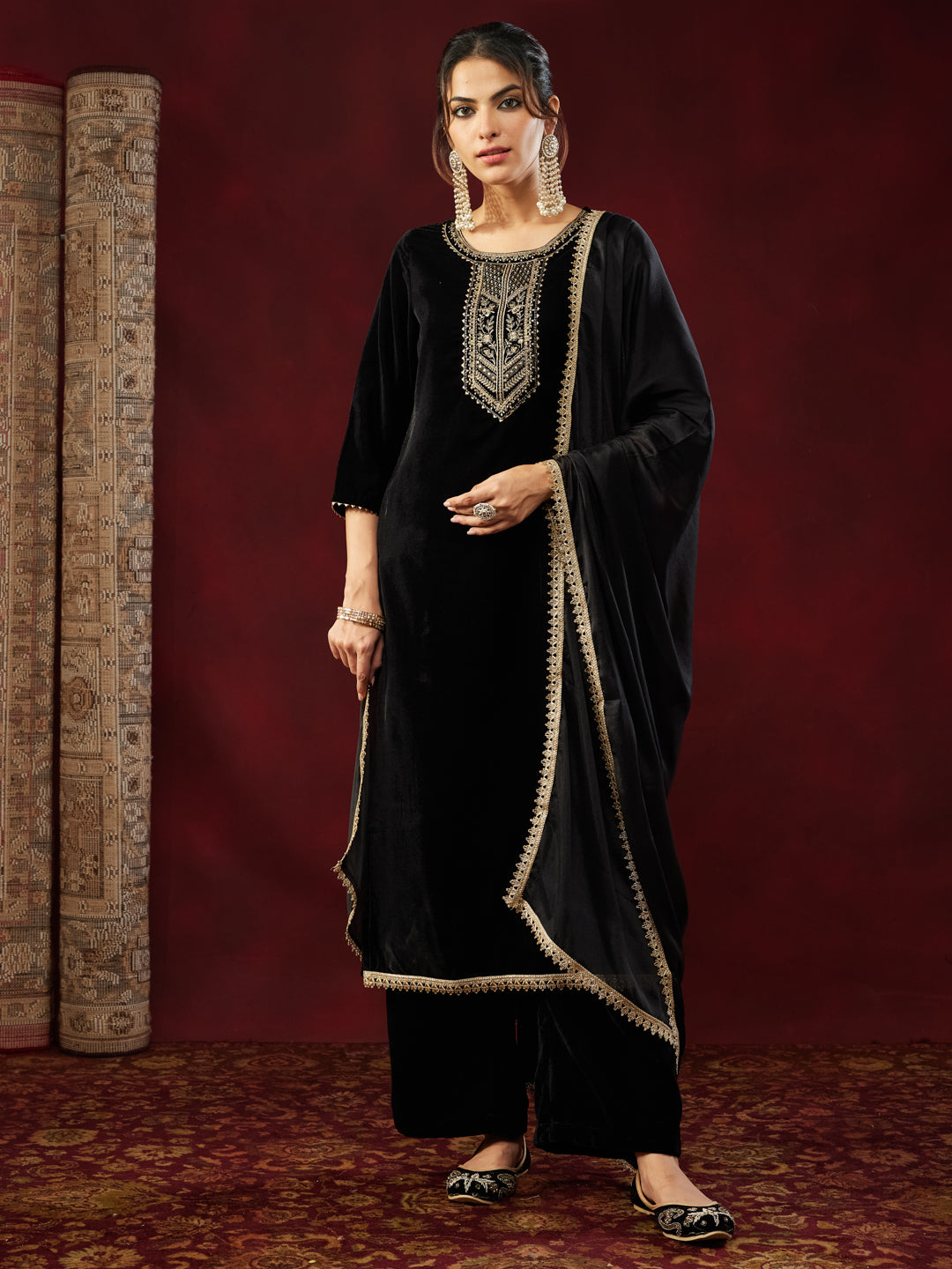 Janasya Women's Black Velvet Zari Yoke Embroidered Straight Kurta Set
