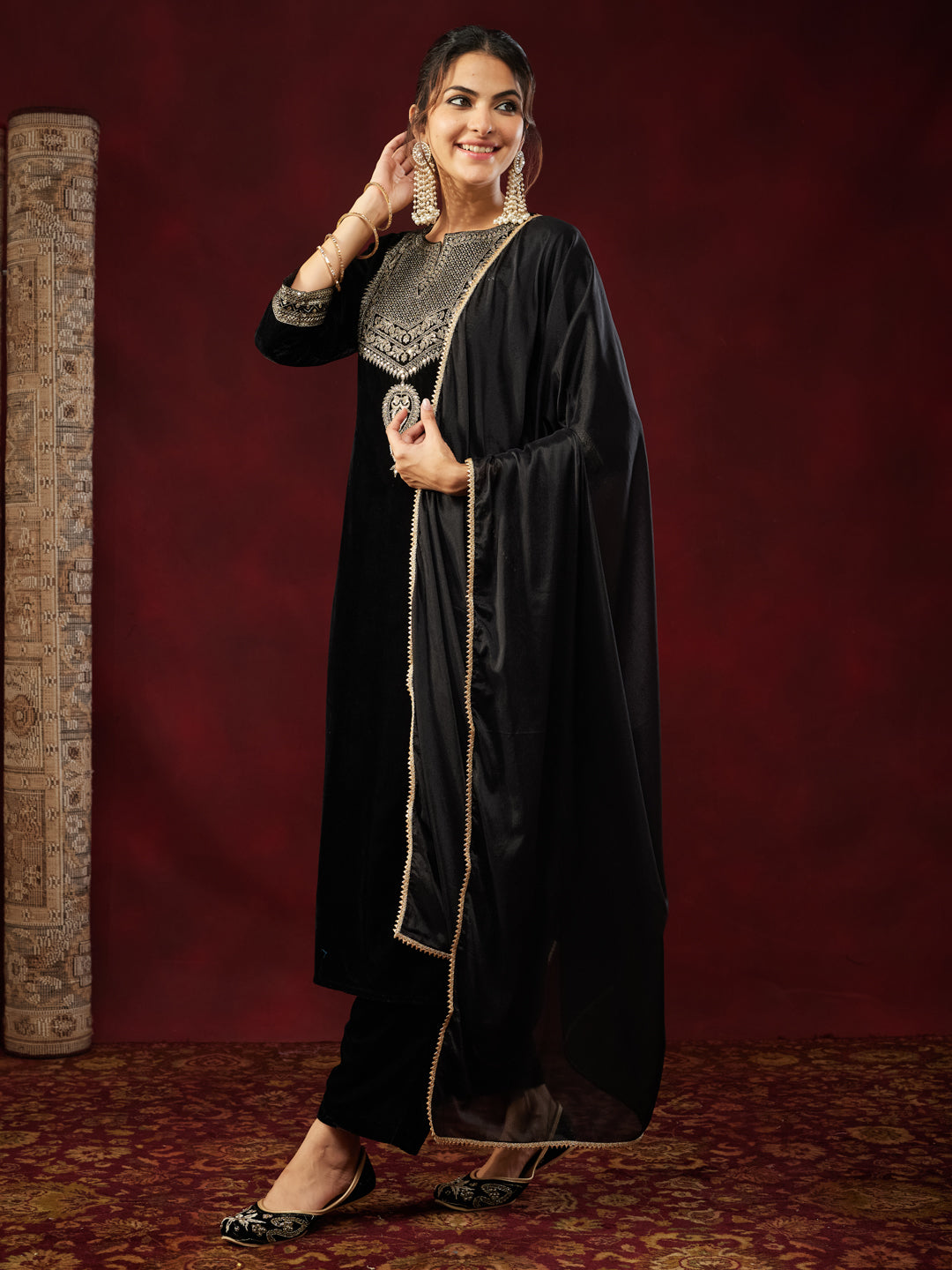 Janasya Women's Black Velvet Zari Embroidered Straight Kurta Set