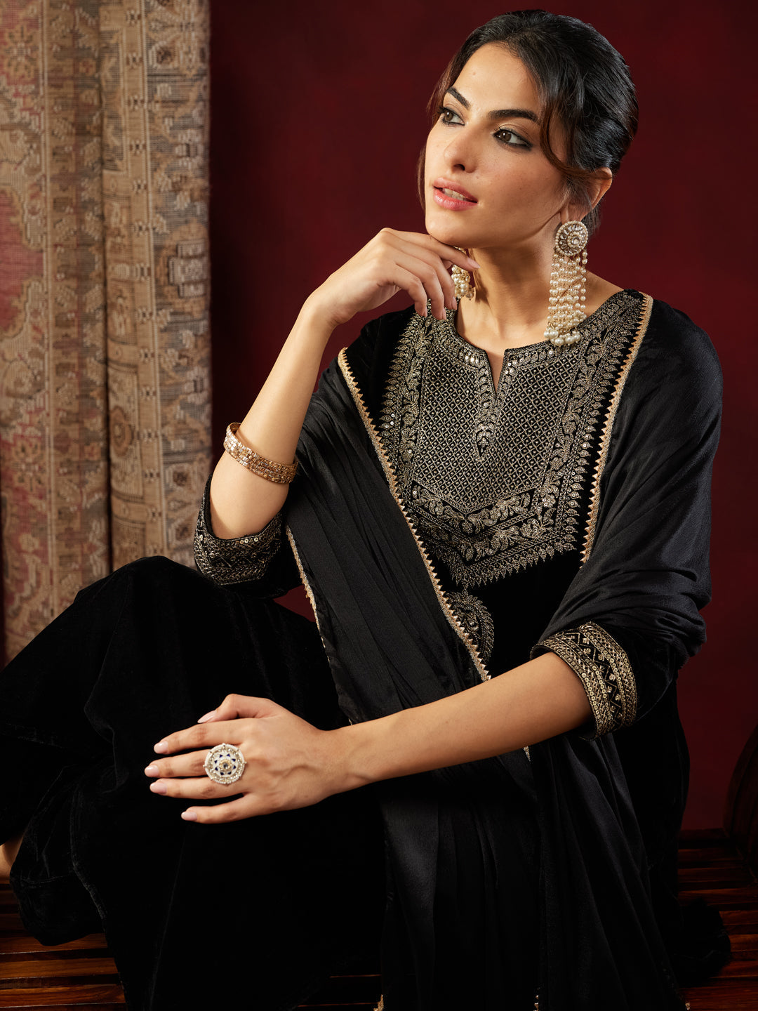 Janasya Women's Black Velvet Zari Embroidered Straight Kurta Set