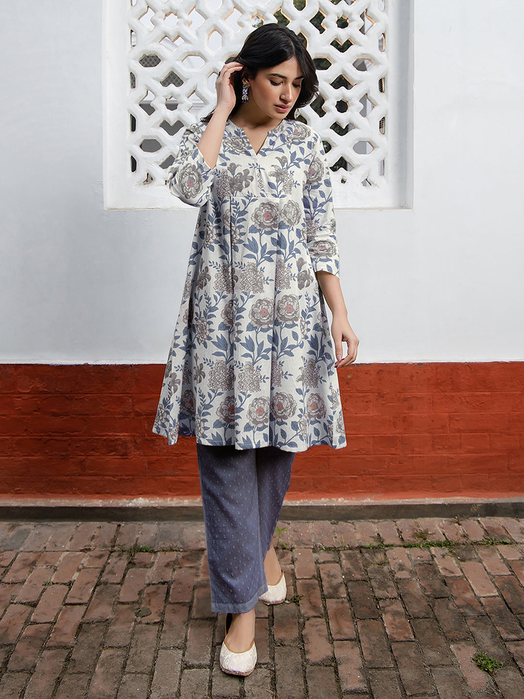 White Pure Cotton Floral Printed Tunic - qivii