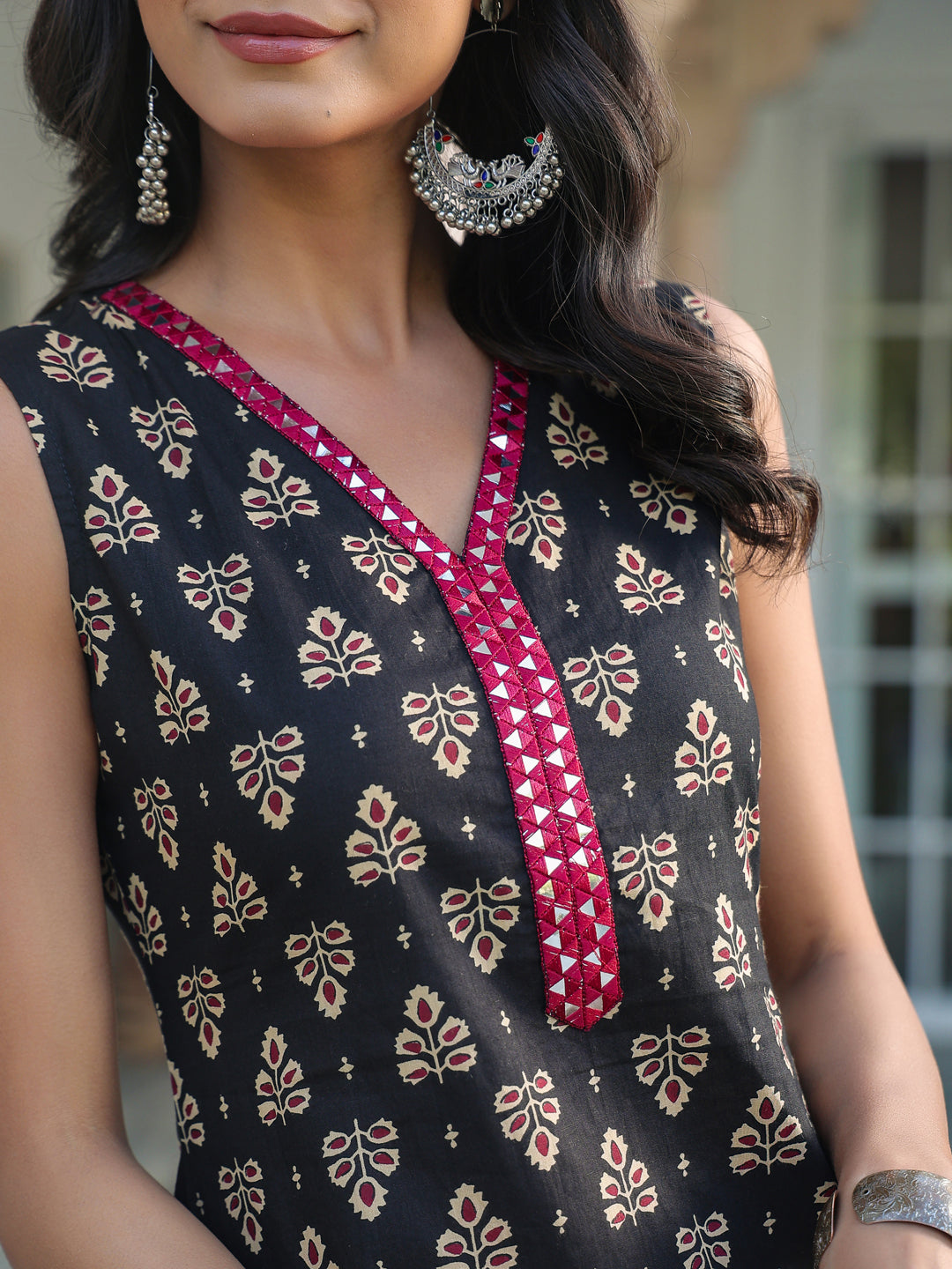 Black Pure Cotton Floral Printed Straight Kurta Set - qivii