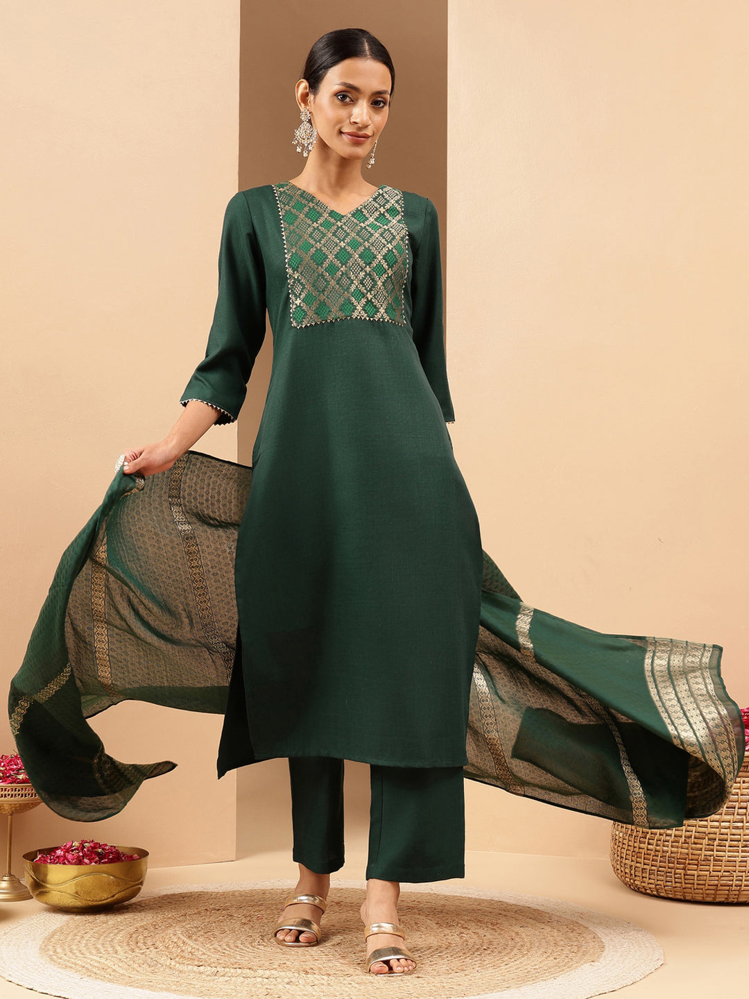 Janasya Women's Bottle Green Cotton Blend Yoke Design Straight Kurta Set - qivii
