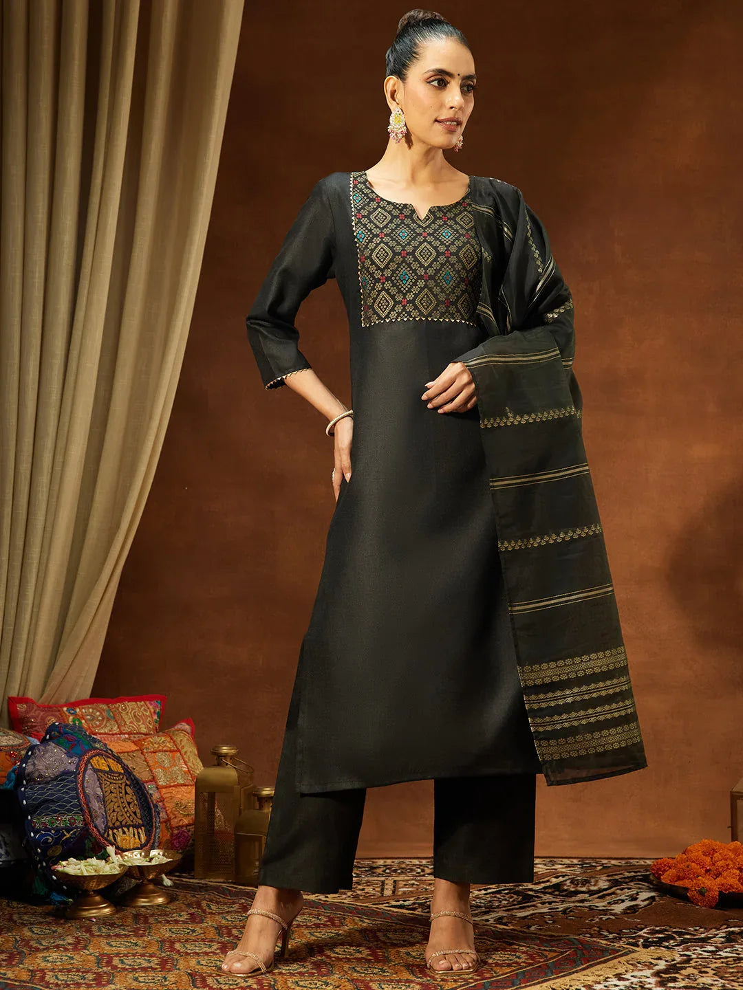 Janasya Women's Black Cotton Blend Yoke Design Straight Kurta Set