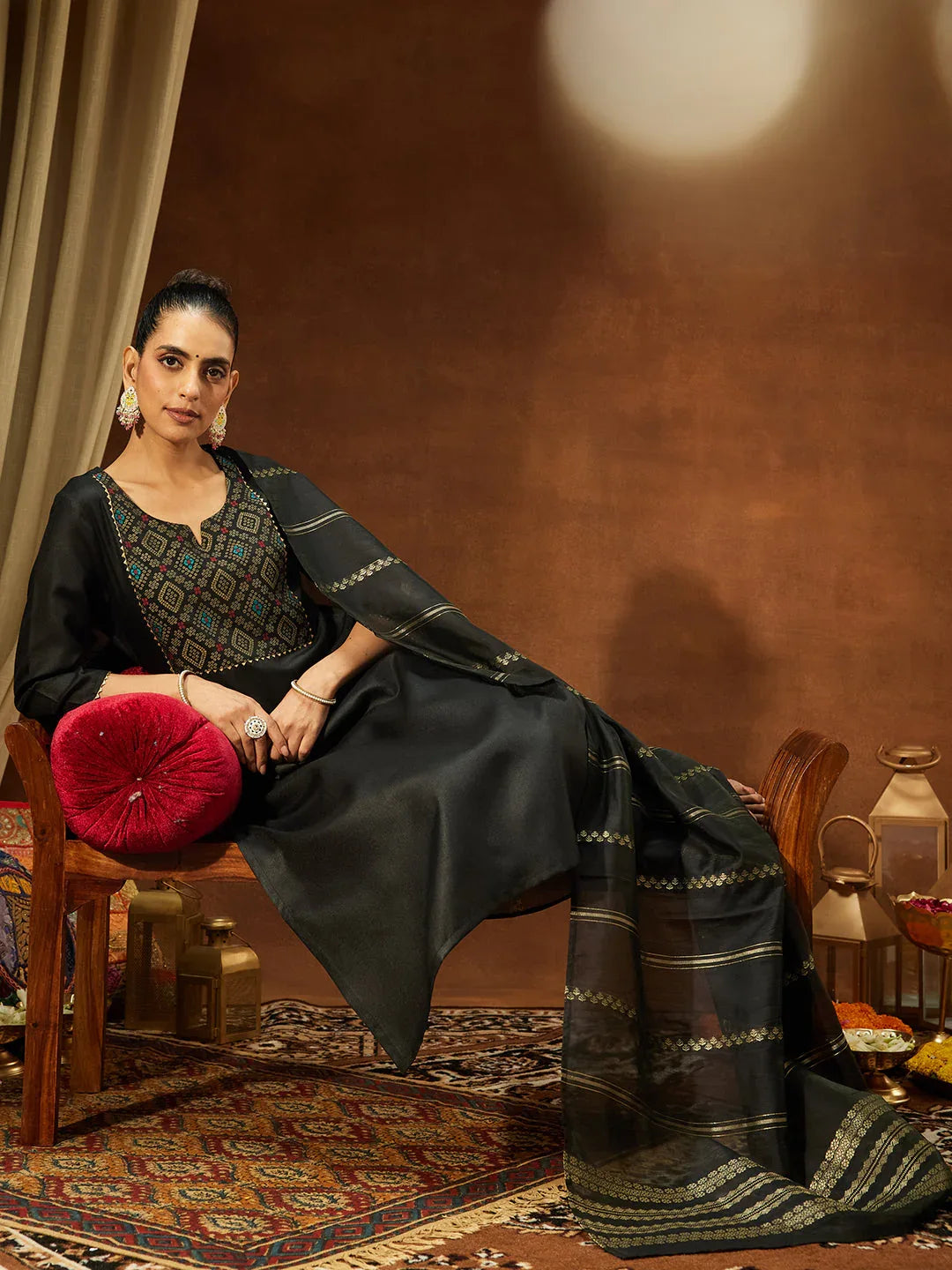 Janasya Women's Black Cotton Blend Yoke Design Straight Kurta Set