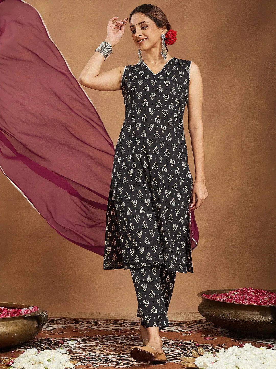 Janasya Women's Black Cotton Ethnic Motifs Printed Straight Kurta Set