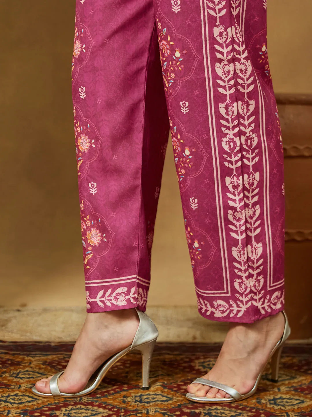 Janasya Women's Pink Cotton Blend Floral Printed Straight Kurta Set