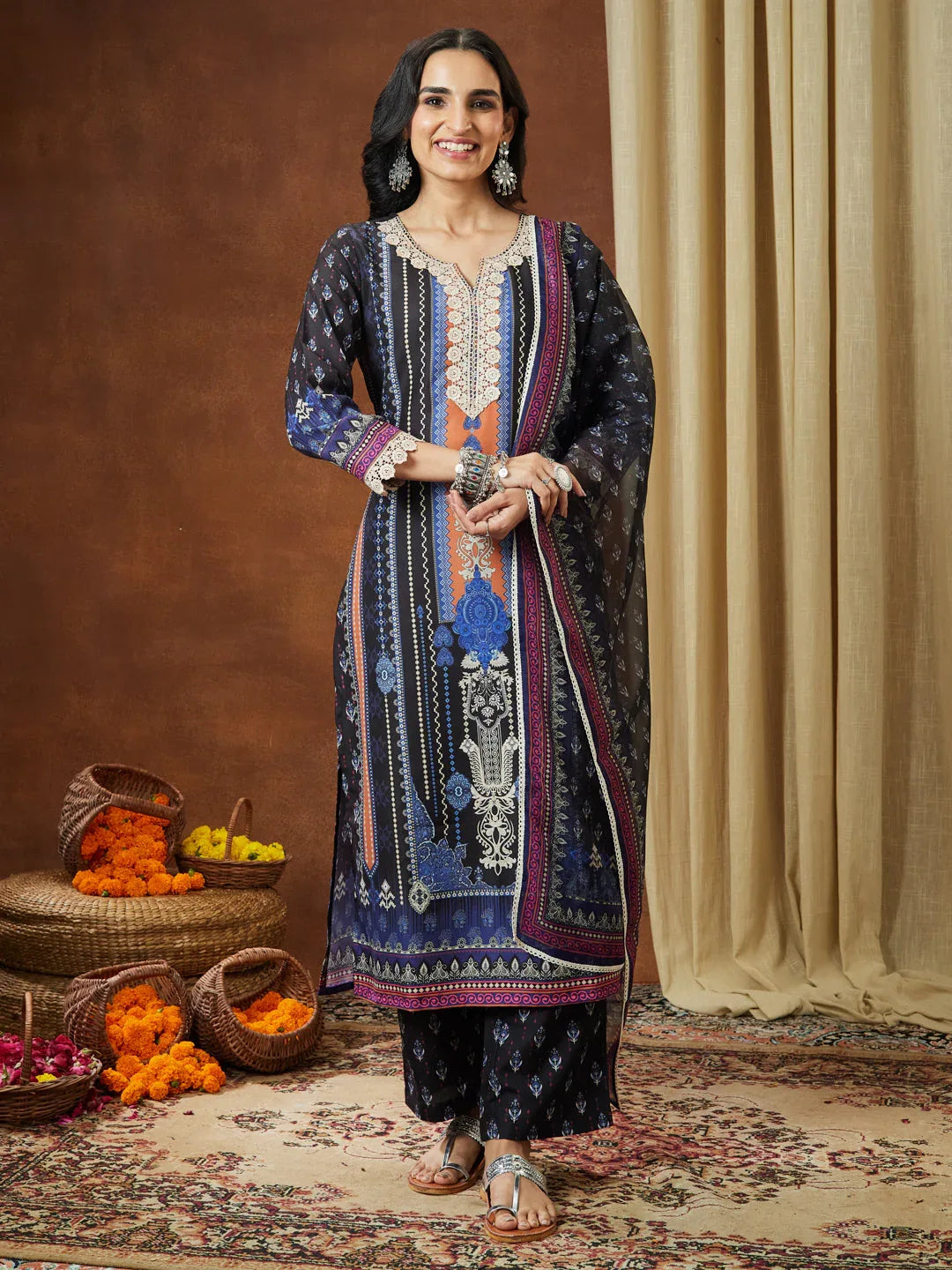 Janasya Women's Black Cotton Blend Printed Straight Kurta Set