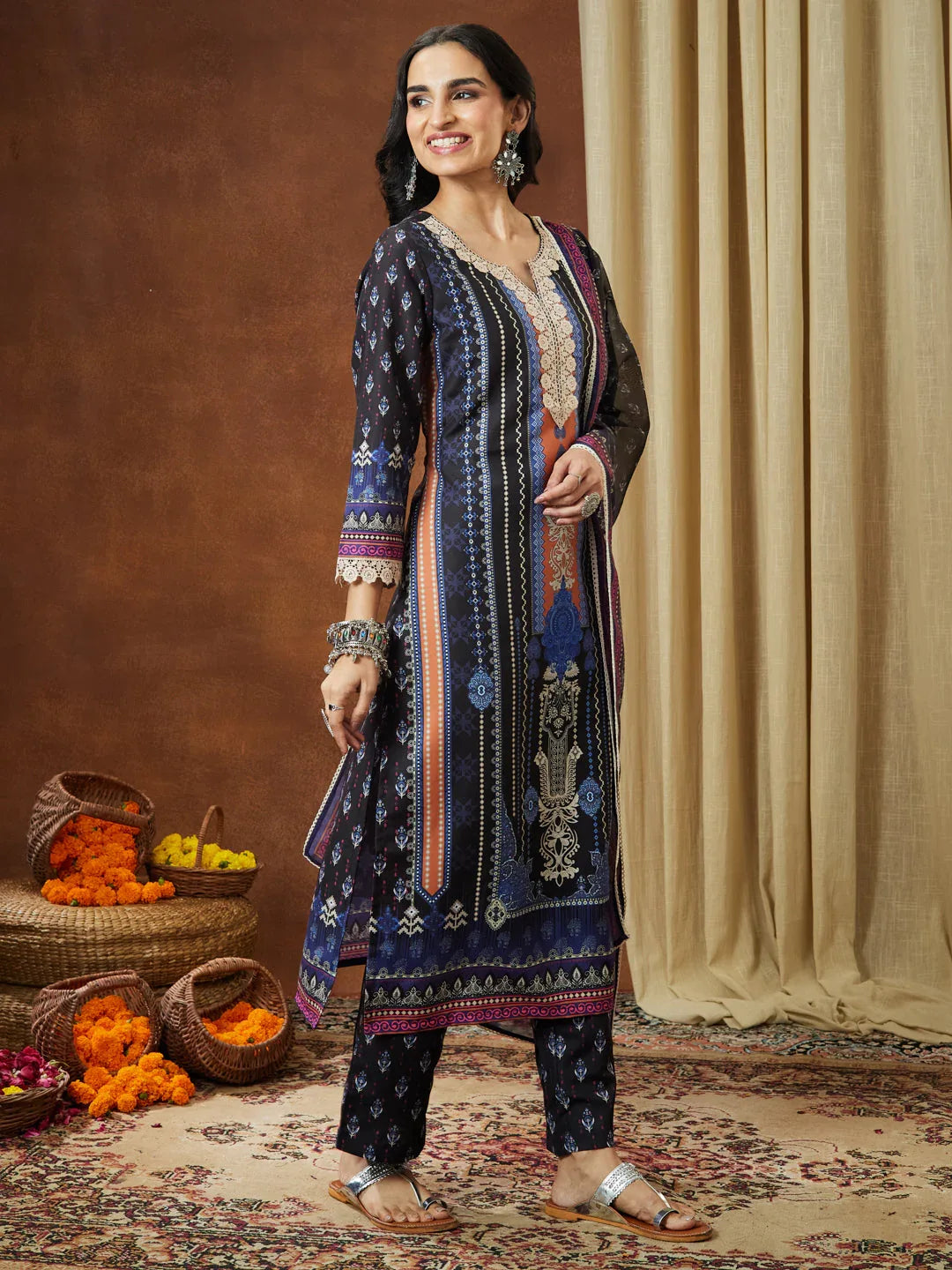 Janasya Women's Black Cotton Blend Printed Straight Kurta Set