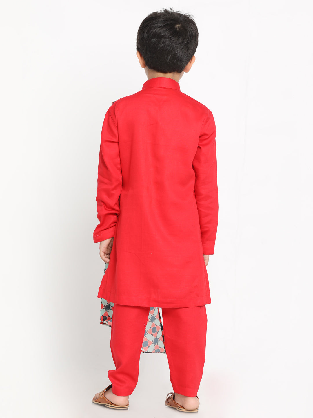 Vastramay Boy's Printed Dupatta Attached With A Belt Red Kurta And Pyjama Set - qivii