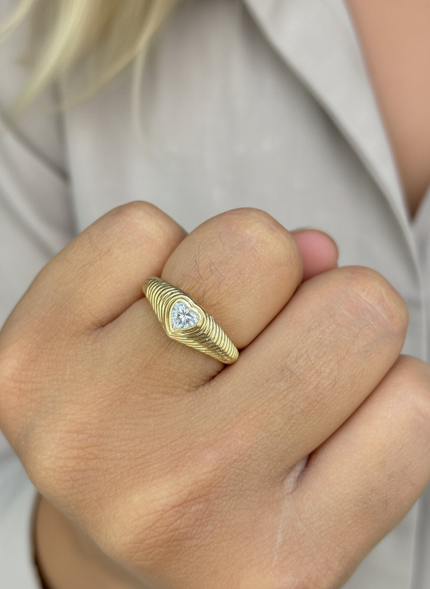 JPRG-3433/8802 Diamond Heart Ribbed Ring