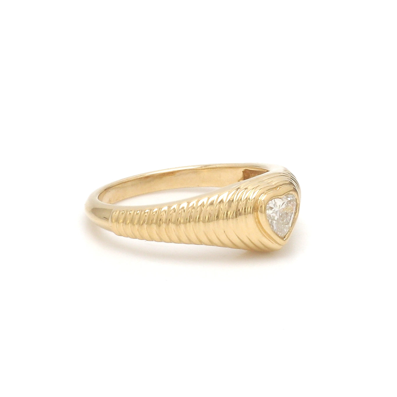 JPRG-3437/8813 Diamond Heart Ribbed Ring