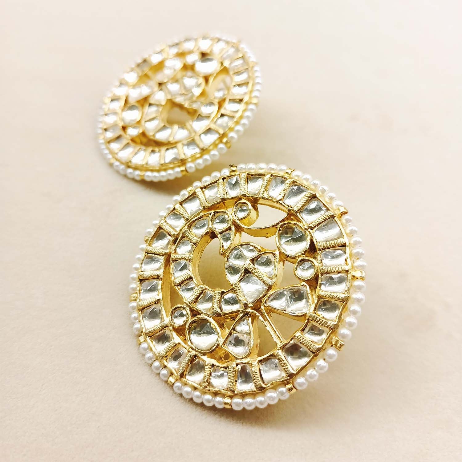 Aanchal Cream Beads Gold Plated Round Kundan Tops