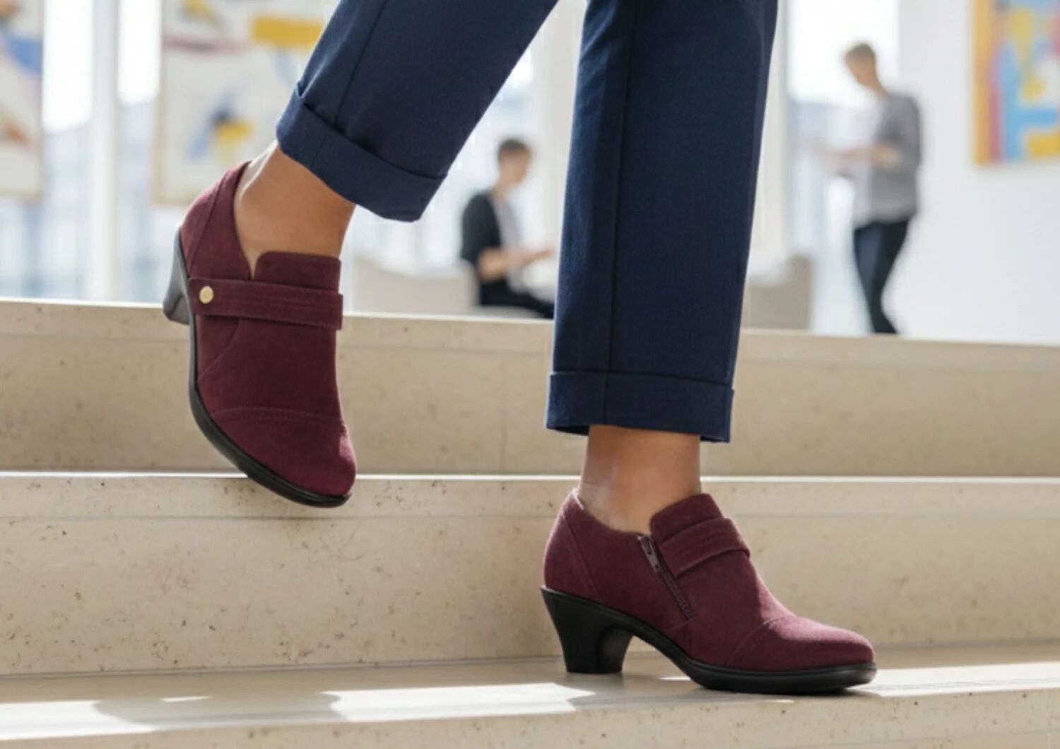 Eva – Warme Tiefe in leuchtendem Merlot - By Qivii