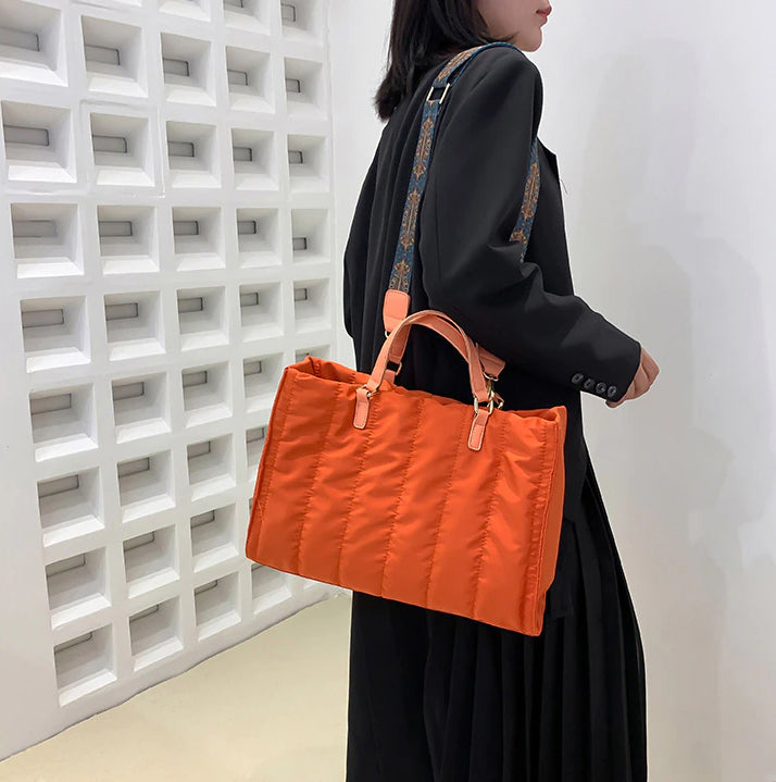 Lelah | Tote Bag - By Qivii