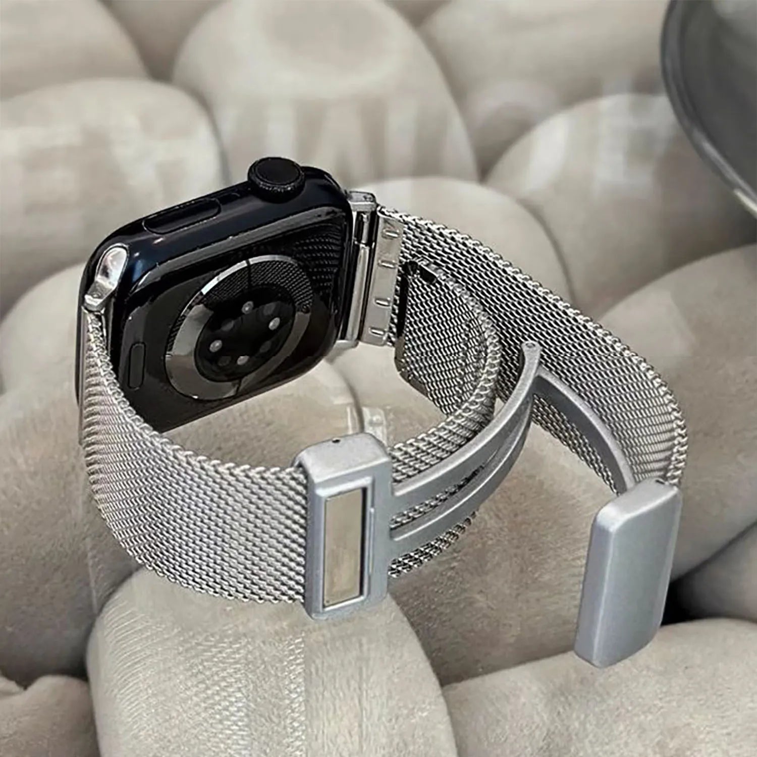 MagnetMount™ Apple Watch Band