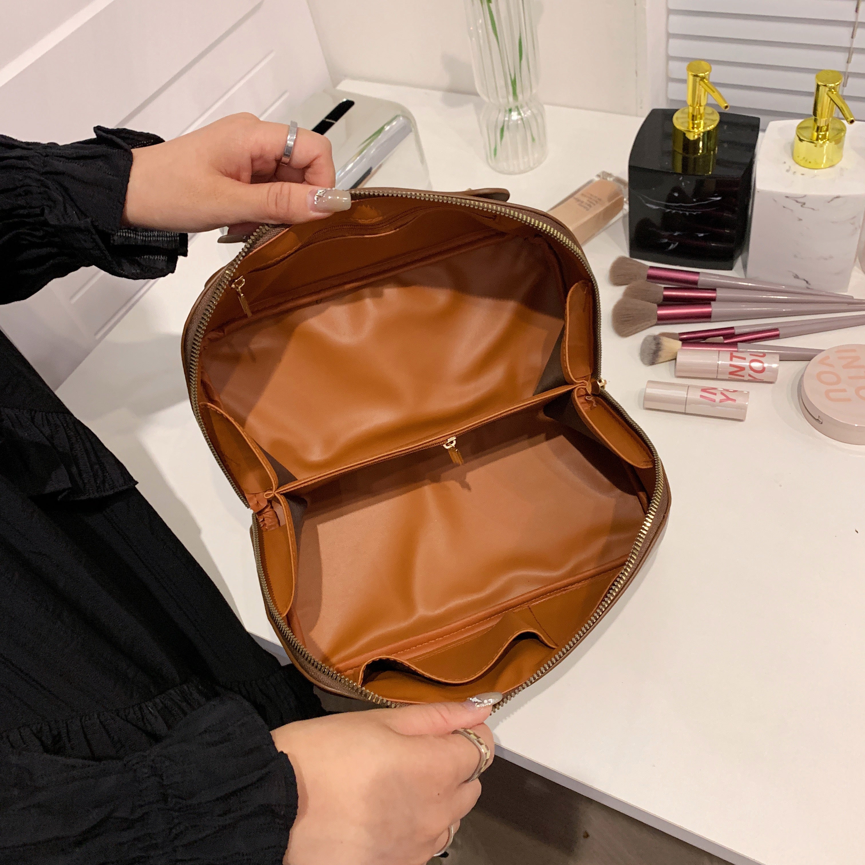 Tinah | Makeup Pouch - By Qivii