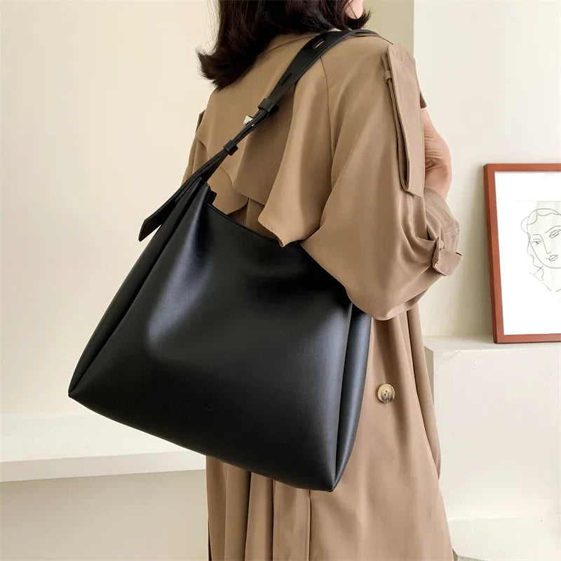 Maud | Hobo Bag - By Qivii