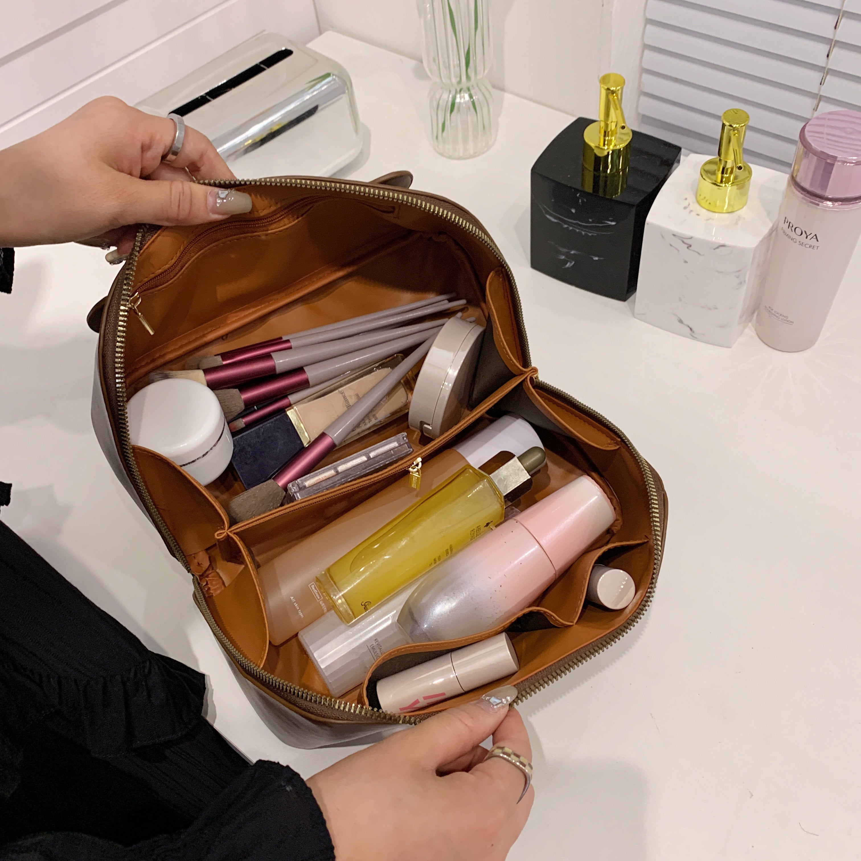 Tinah | Makeup Pouch - By Qivii