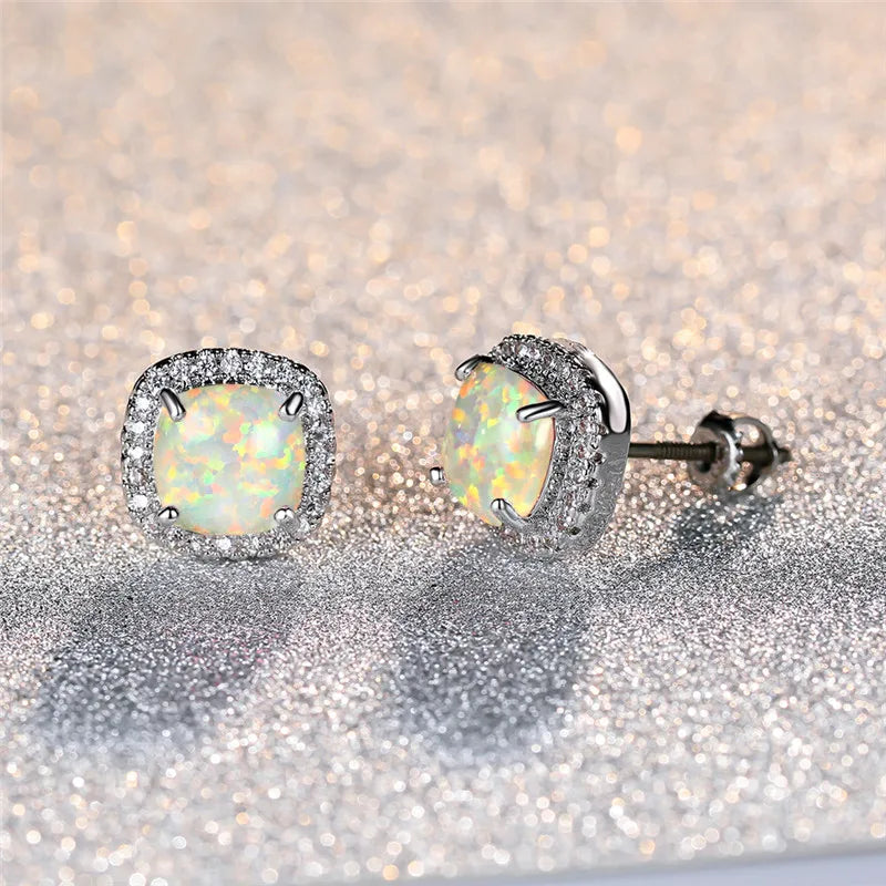 Elegante Zilveren Oorbellen met Witte Vuuropaal - By Qivii