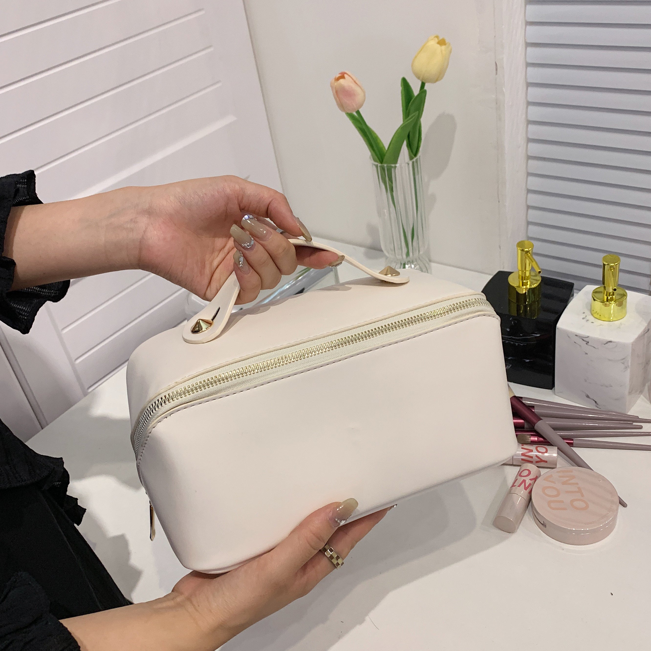 Tinah | Makeup Pouch - By Qivii