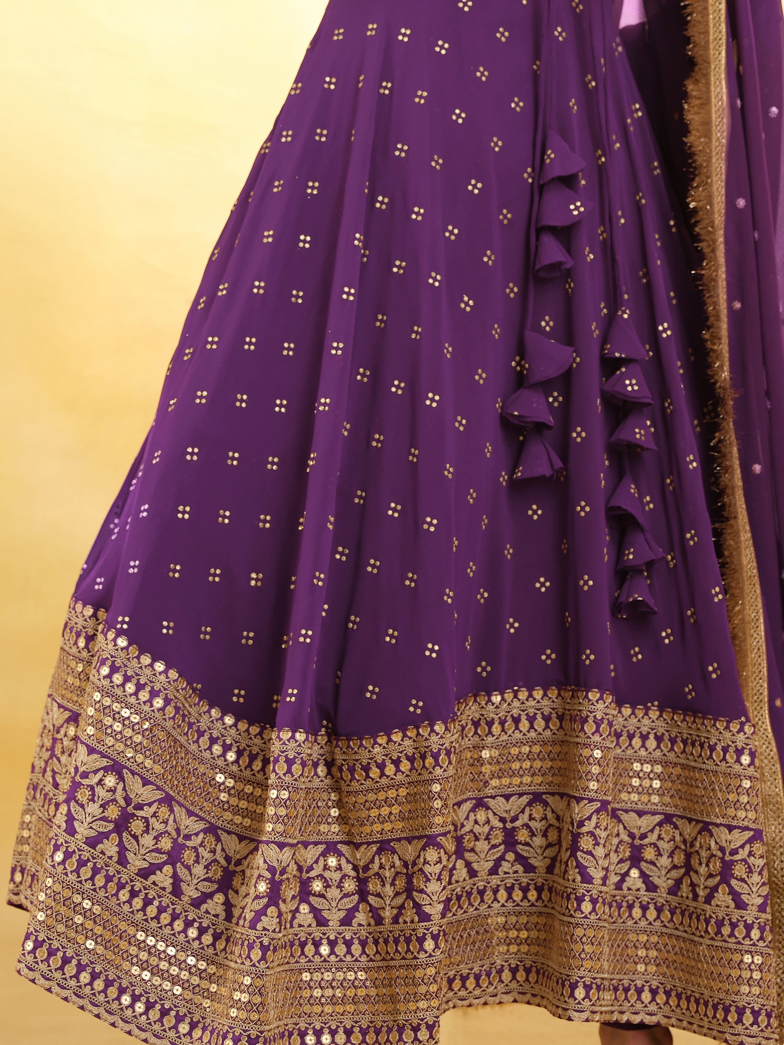 Purple suit allows you to enhance your look with accessories