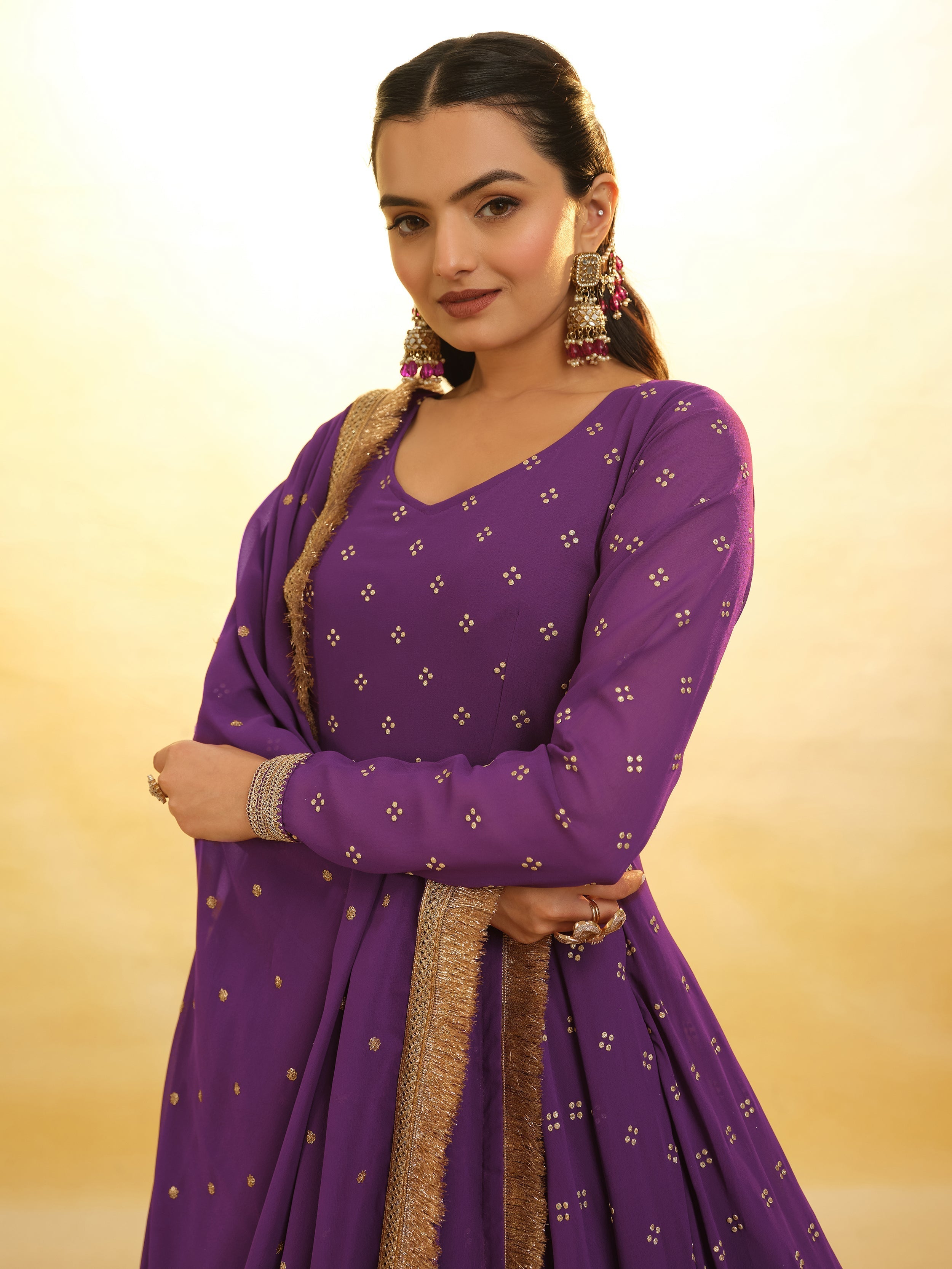 Georgette dupatta with sophisticated lace detailing to complement the ensemble