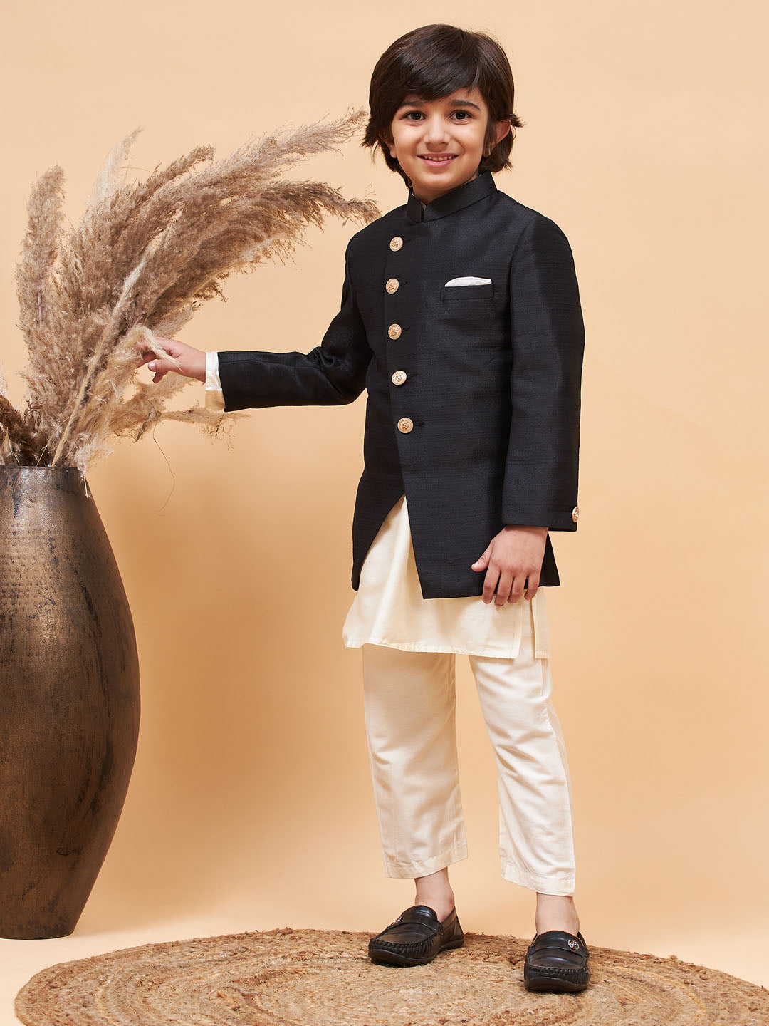 VASTRAMAY Boy's Black Indo Western Jacket With Cream Kurta And Pyjama Set - qivii