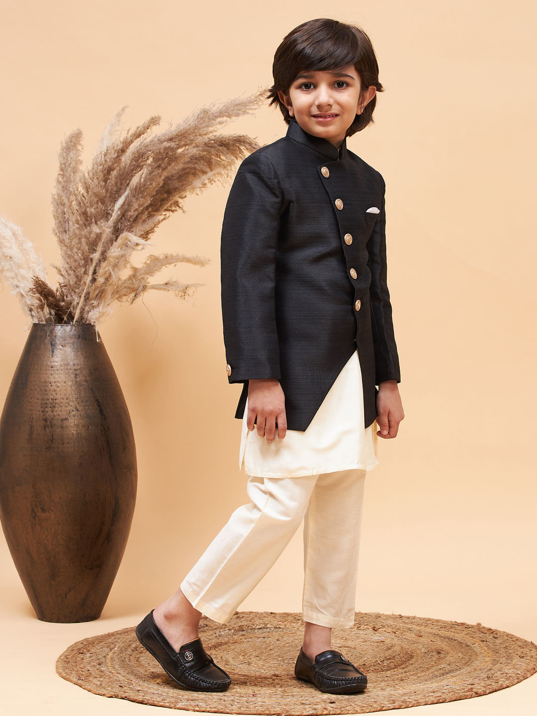 VASTRAMAY Boy's Black Indo Western Jacket With Cream Kurta And Pyjama Set - qivii