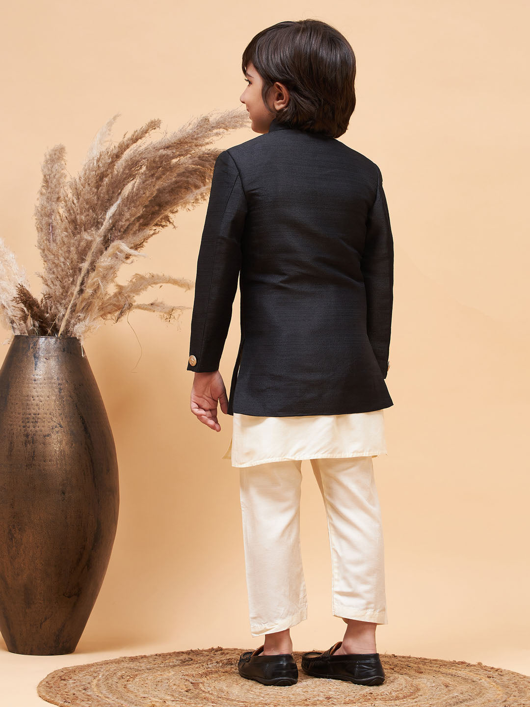 VASTRAMAY Boy's Black Indo Western Jacket With Cream Kurta And Pyjama Set - qivii