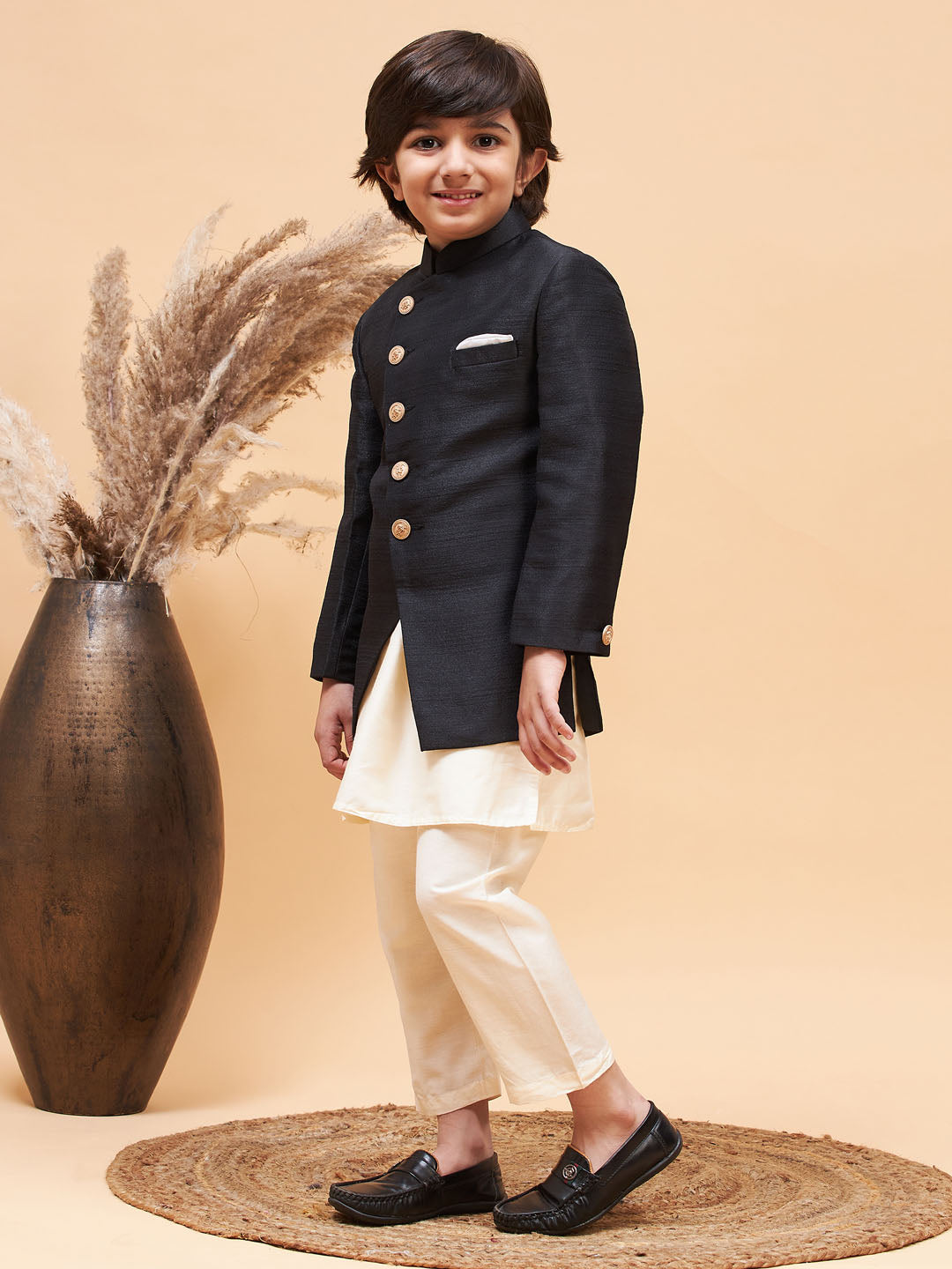 VASTRAMAY Boy's Black Indo Western Jacket With Cream Kurta And Pyjama Set - qivii