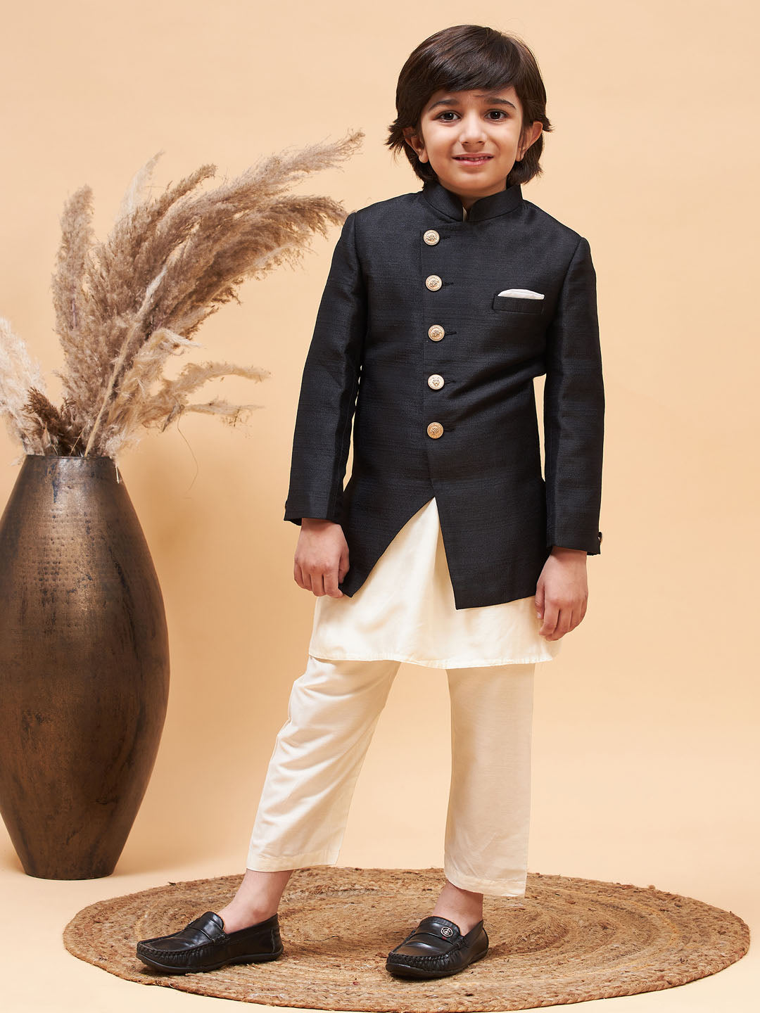 VASTRAMAY Boy's Black Indo Western Jacket With Cream Kurta And Pyjama Set - qivii