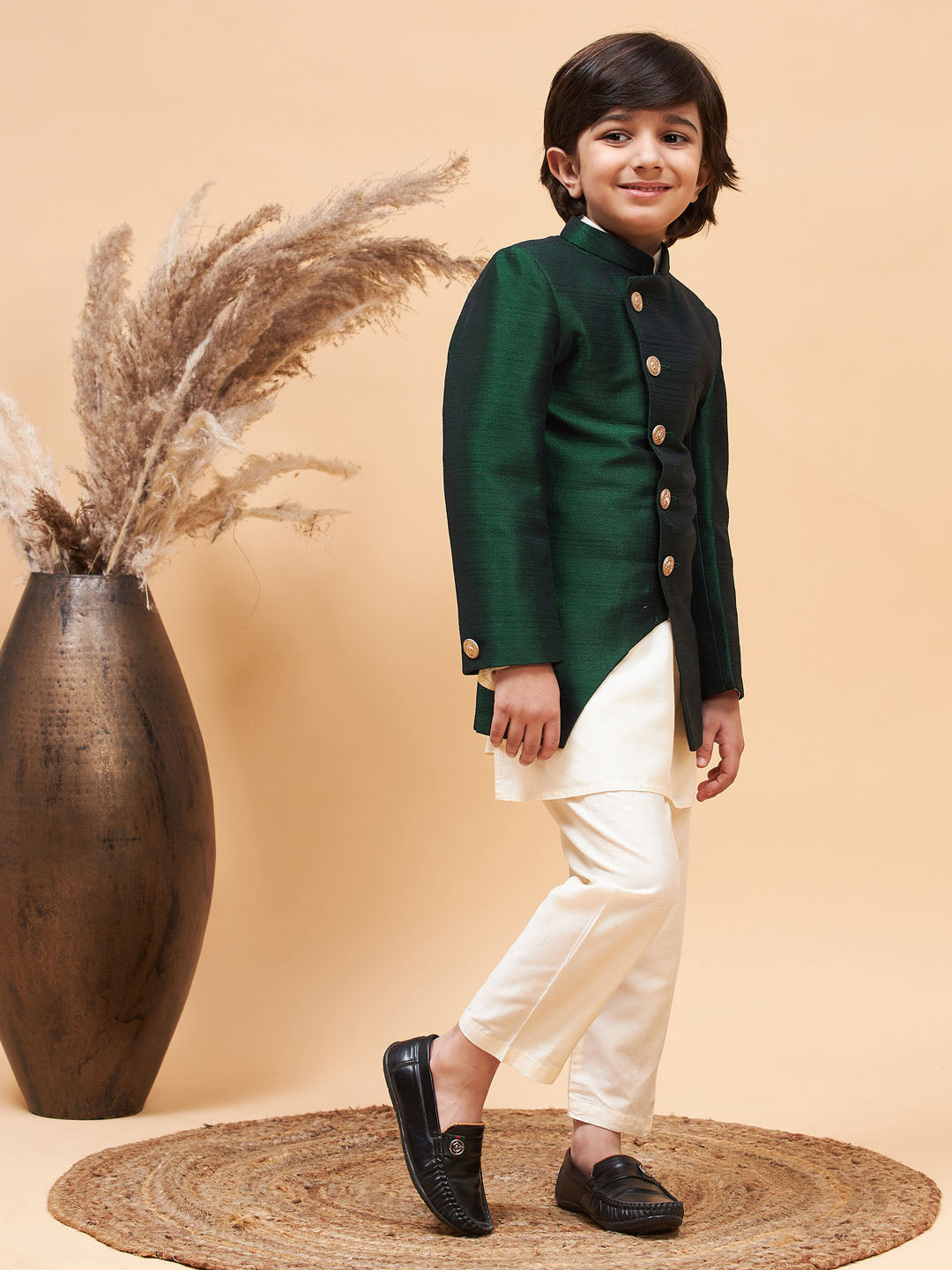 VASTRAMAY Boy's Green Indo Western Jacket With Cream Kurta And Pyjama Set - qivii
