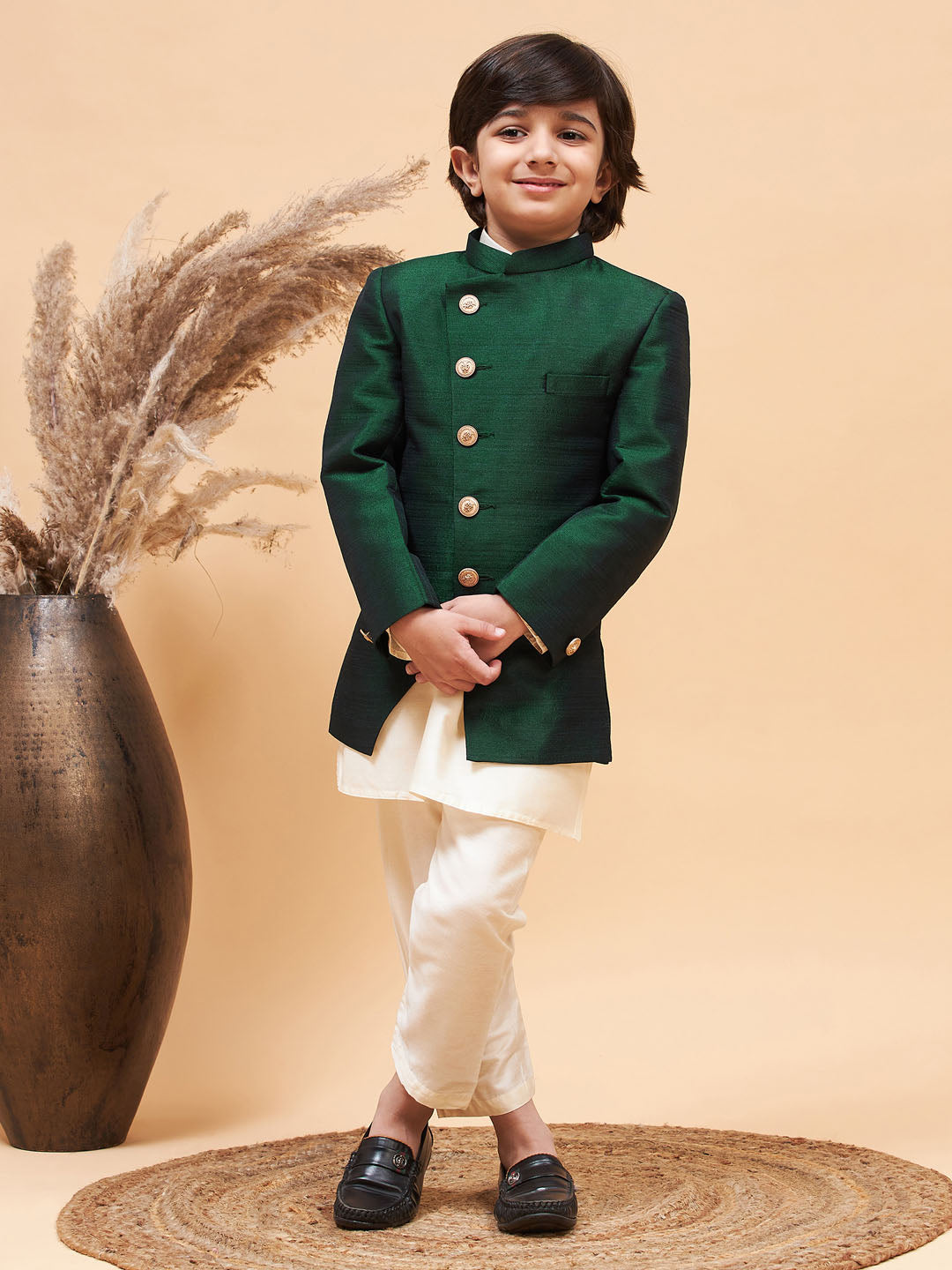 VASTRAMAY Boy's Green Indo Western Jacket With Cream Kurta And Pyjama Set - qivii